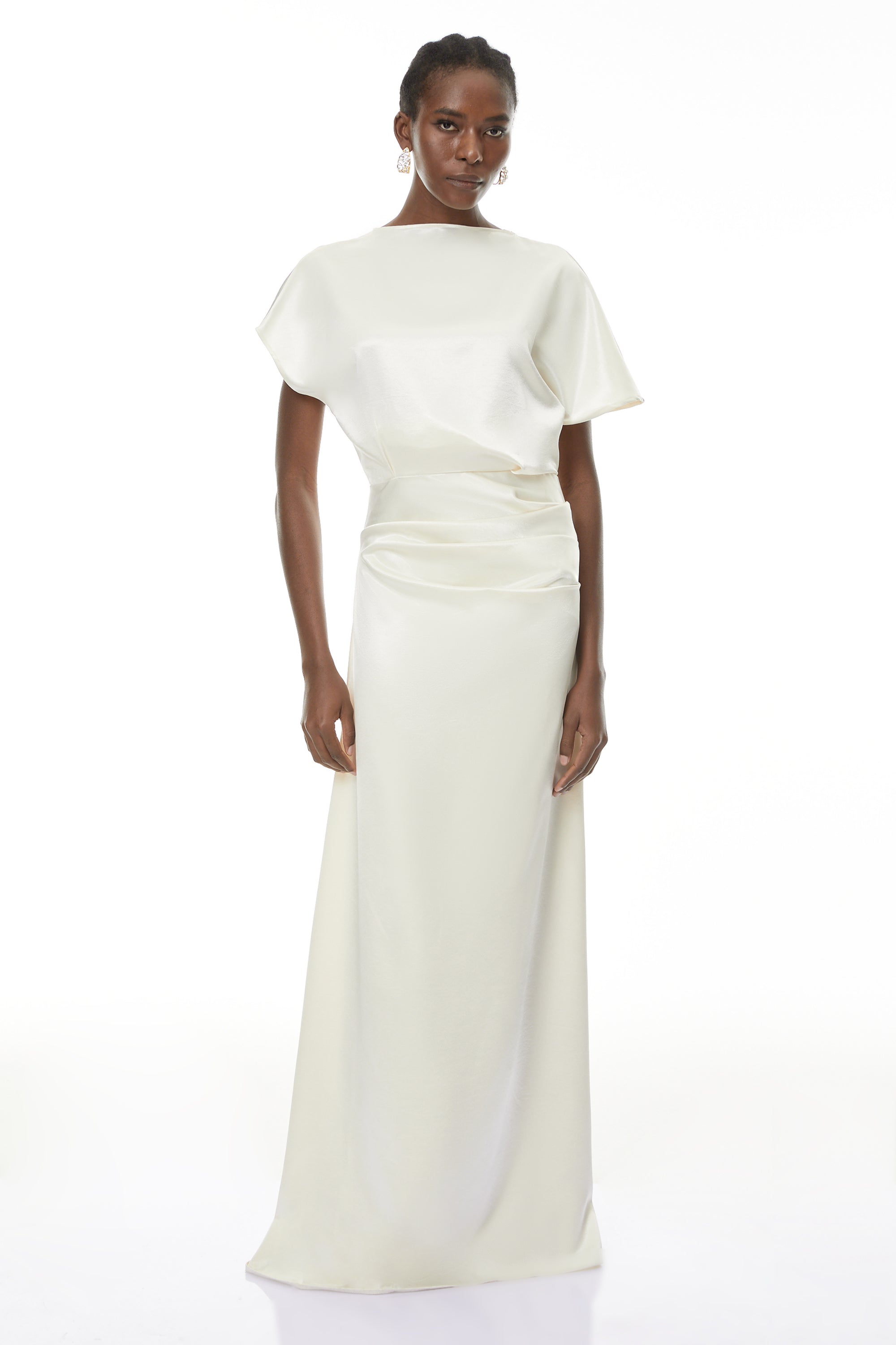 Zuzanna White Asymmetrisches glänzendes Maxikleid