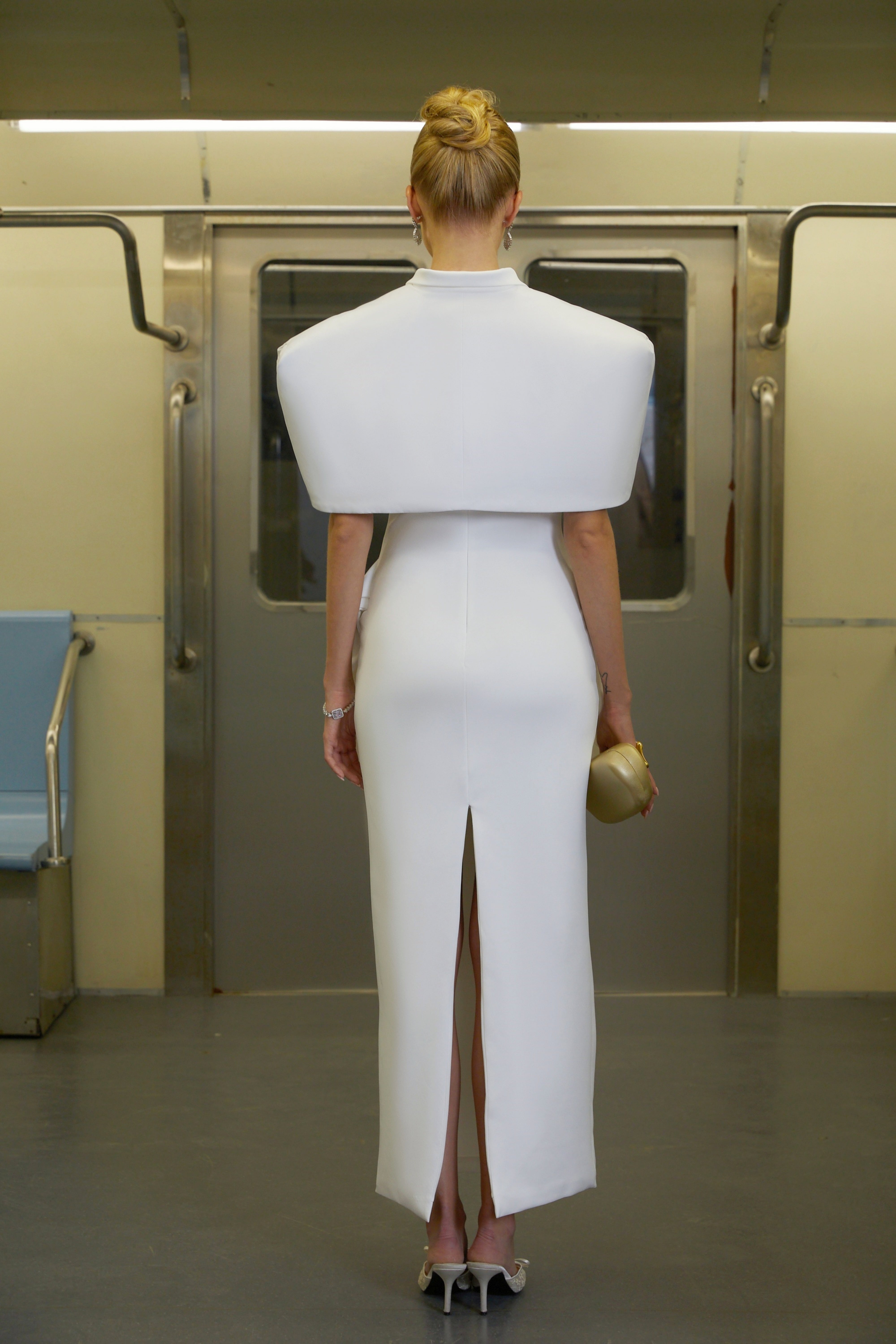 Korsettkleid mit Umhang