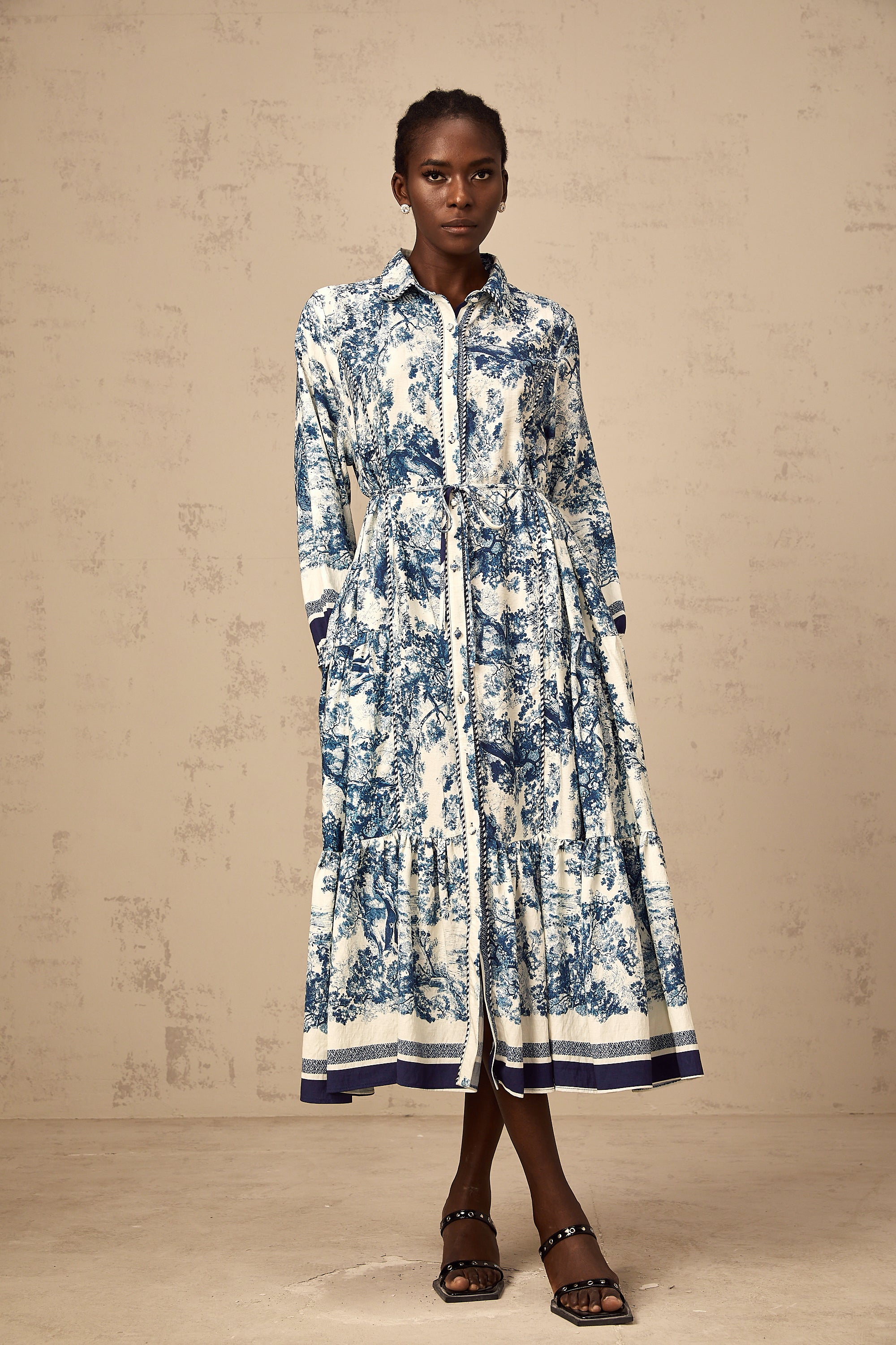 Adélaïde Midikleid mit Grafikprint in Blau (Endgültiger Verkauf – nur in den USA)