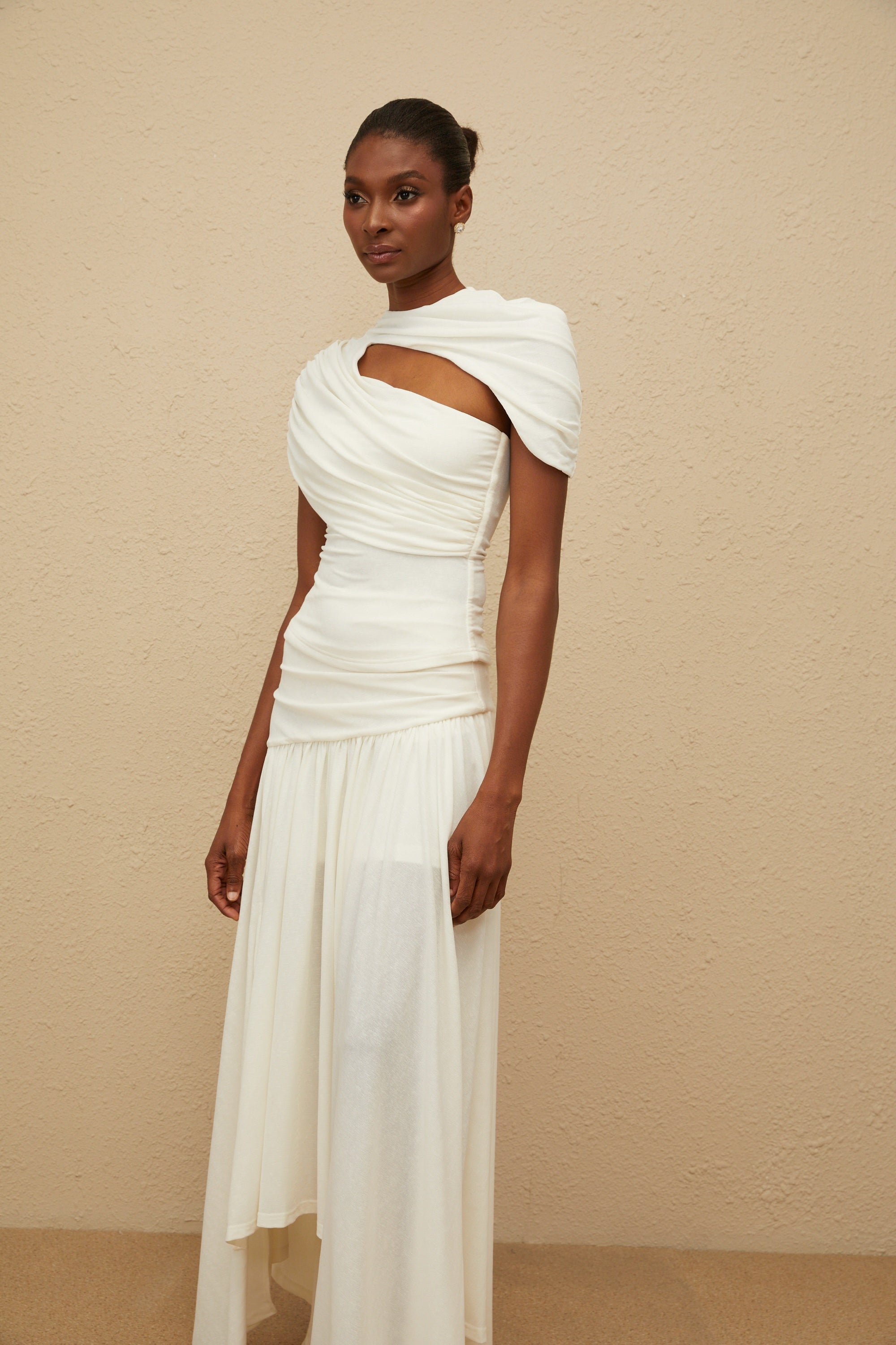 Veloursweißes asymmetrisches Oberteil- und Rock-Set