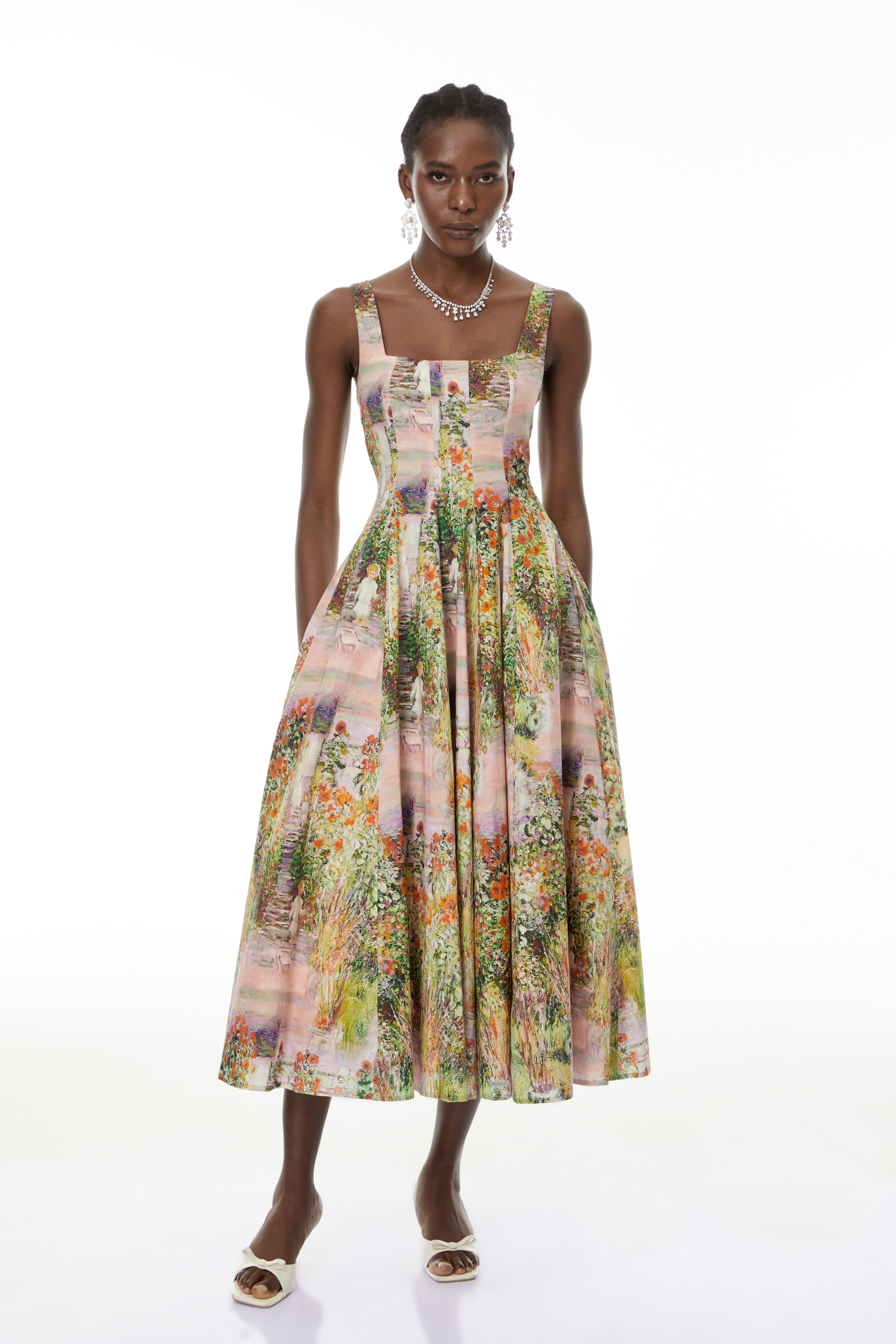 Adelheid Midi-Kleid mit Blumenmuster in Rosa und ausgestelltem Rock