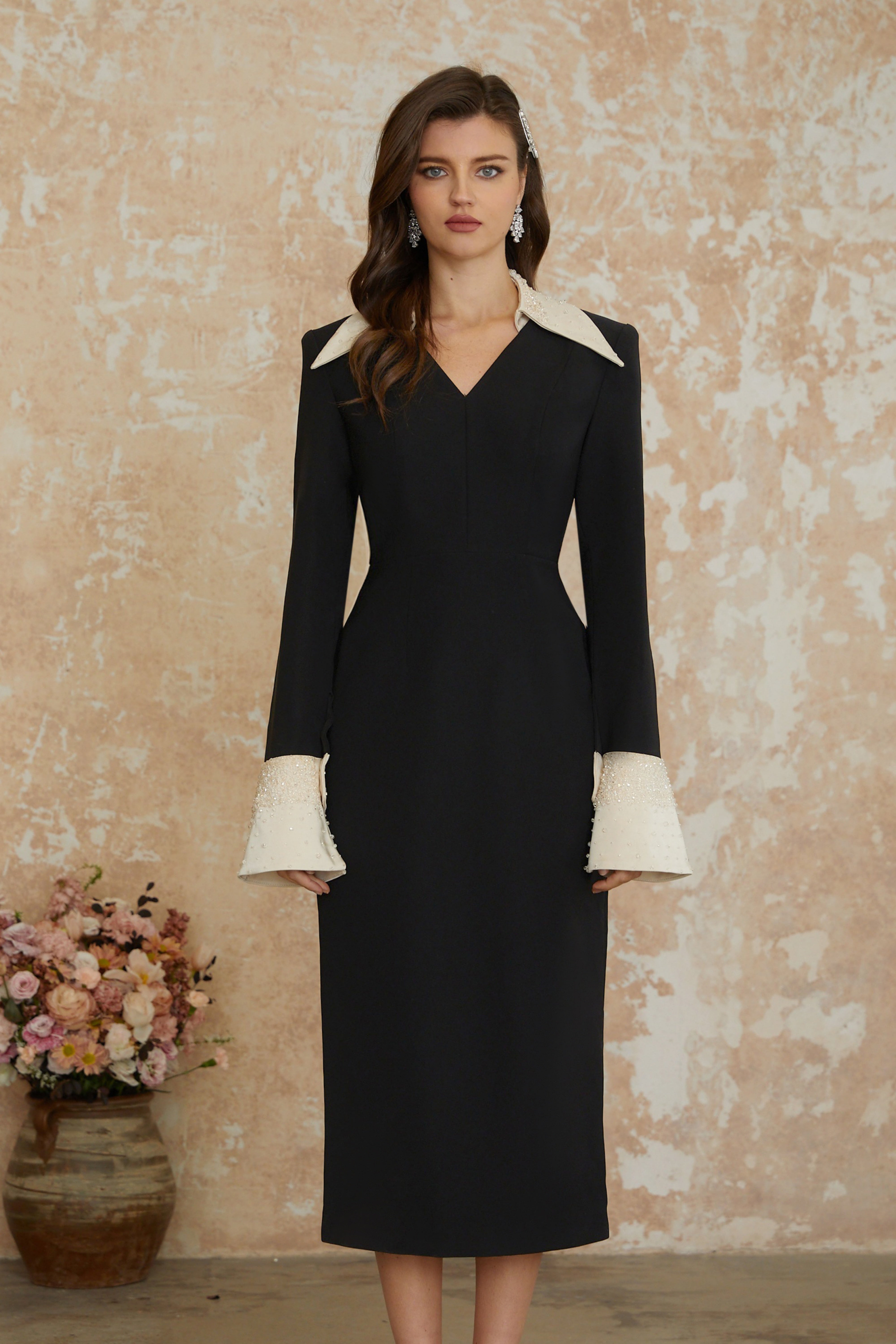 Aina Schwarzes Midi-Kleid mit verziertem Korsett