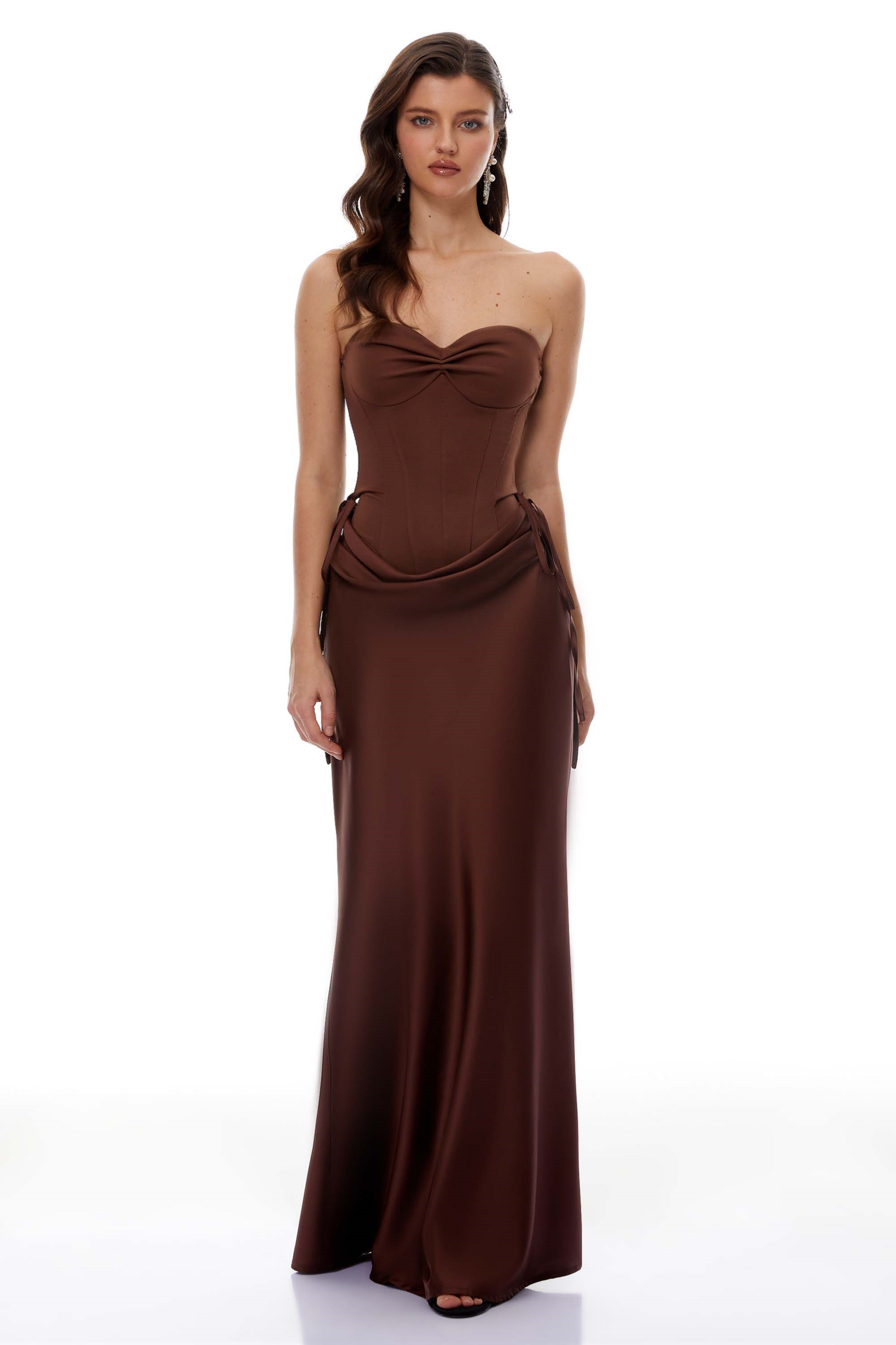 Clara Brown Off-Shoulder-Bodysuit & Satinrock-Set