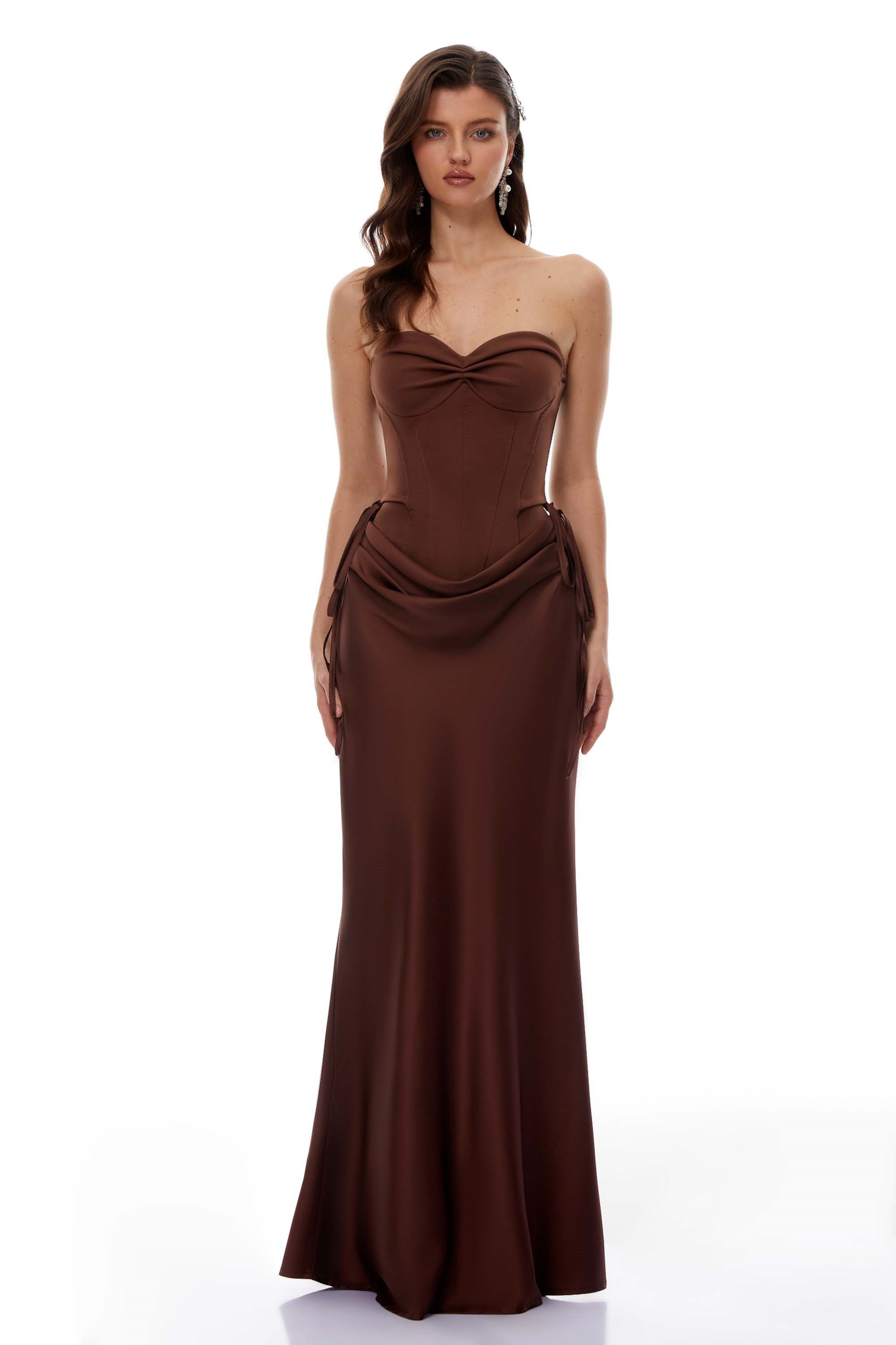 Clara Brown Off-Shoulder-Bodysuit & Satinrock-Set