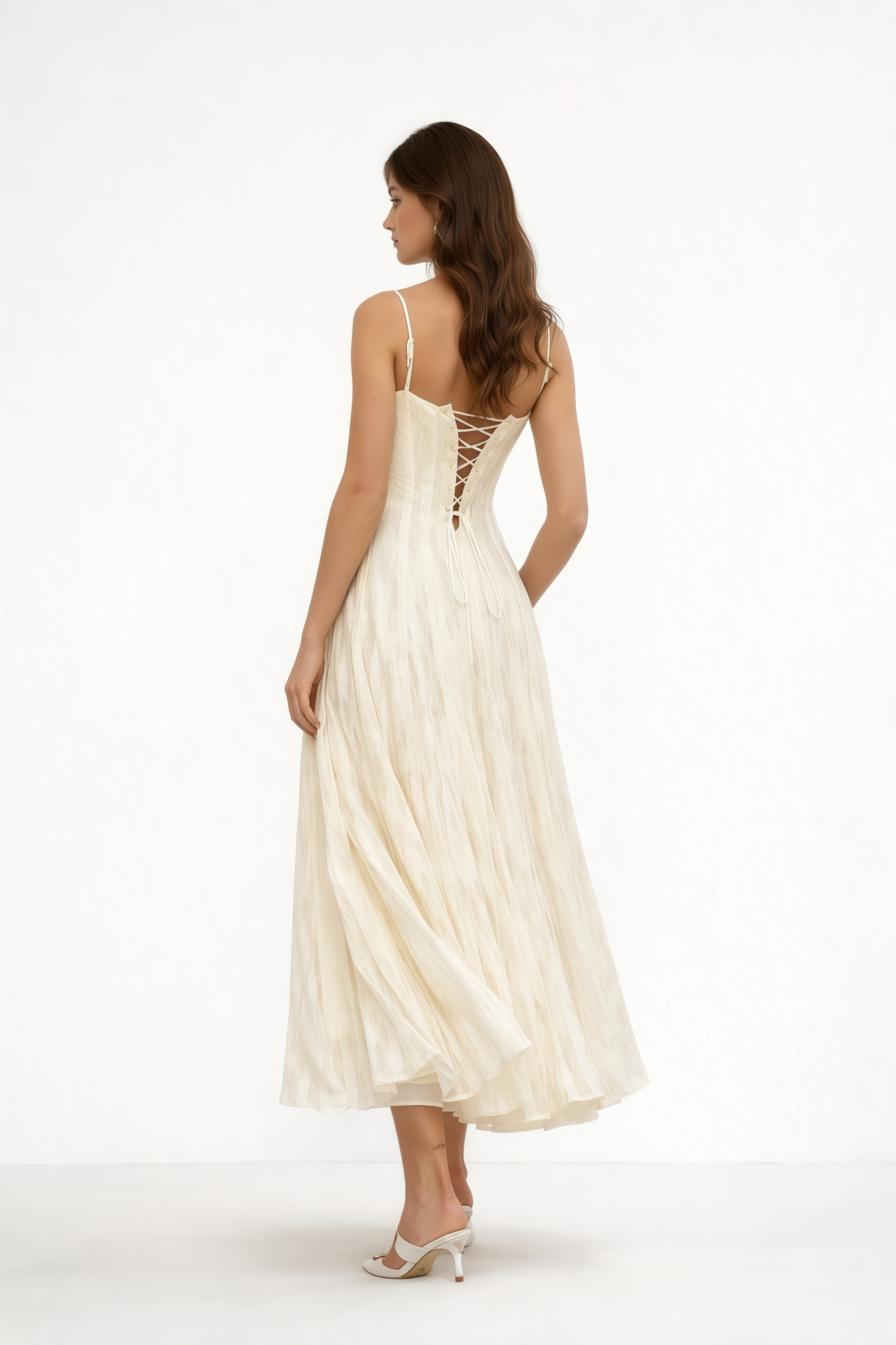 Coralie Weißes Midikleid aus plissierter Spitze