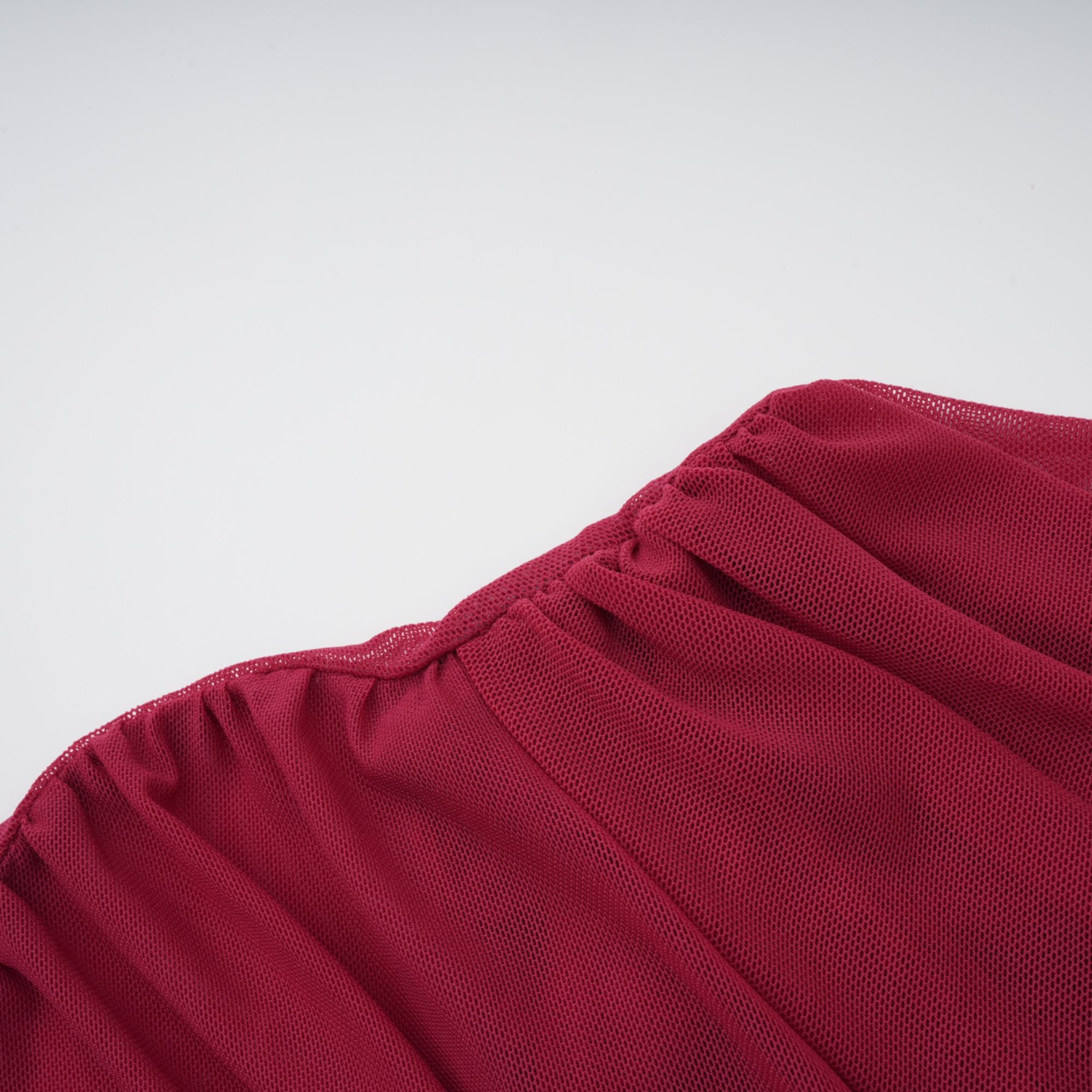 Sylphe Rotes asymmetrisches Maxikleid aus gerafftem Netzstoff