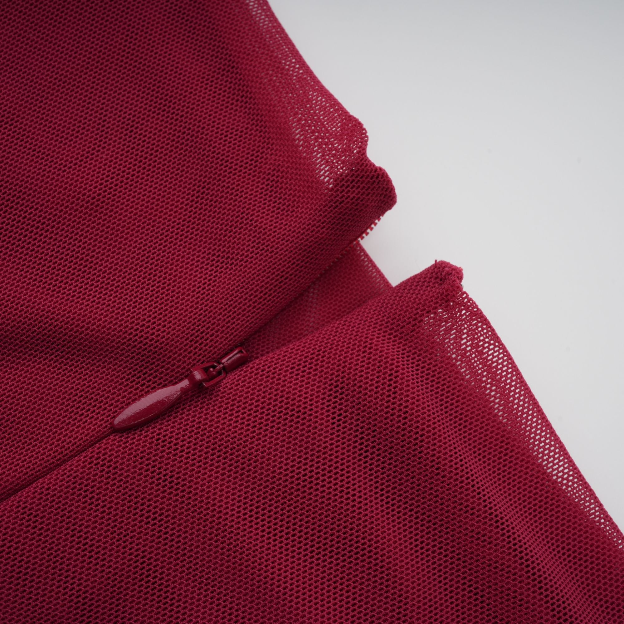 Sylphe Rotes asymmetrisches Maxikleid aus gerafftem Netzstoff