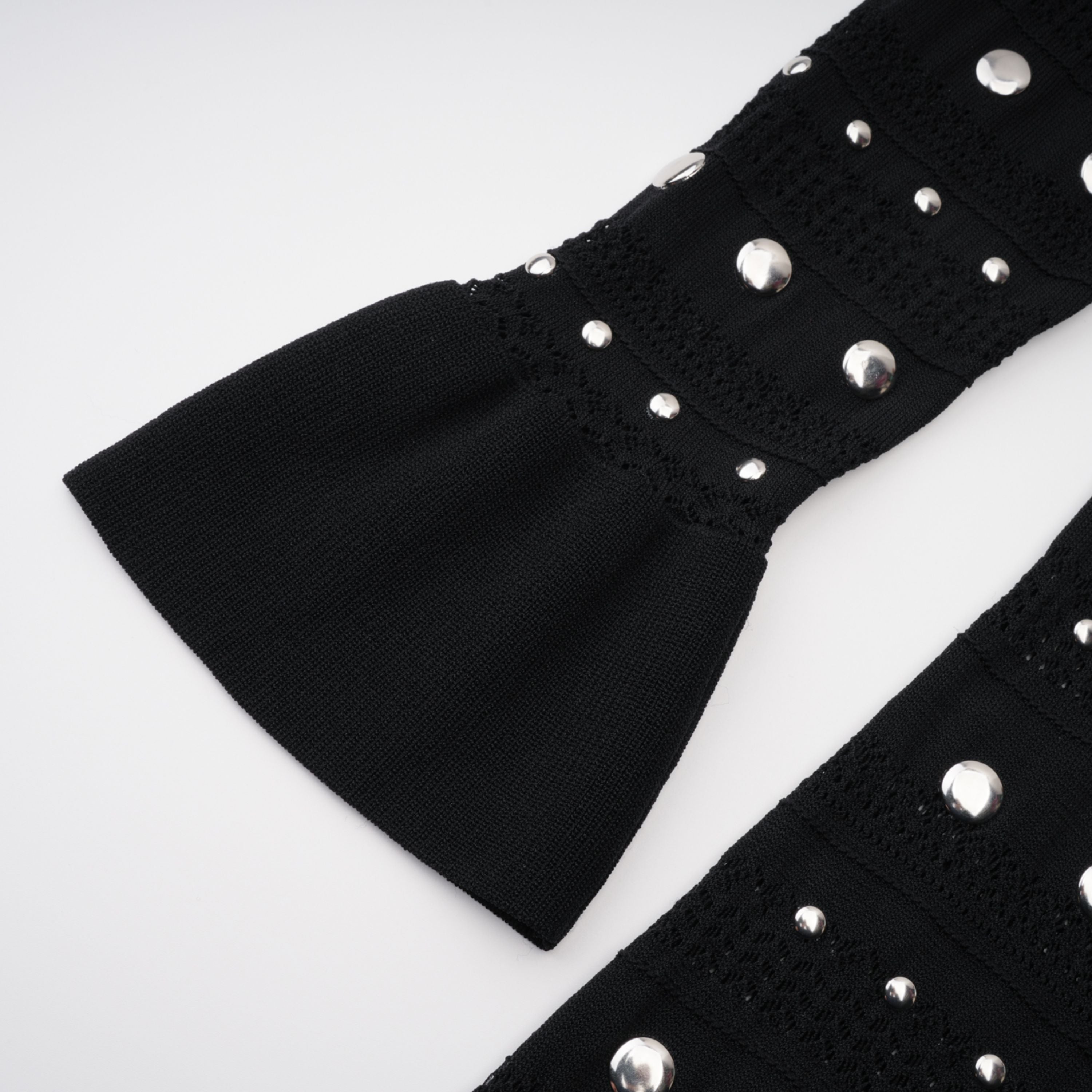 Chloé Schwarzes Midikleid mit langen Ärmeln, Nieten und Häkelstrick