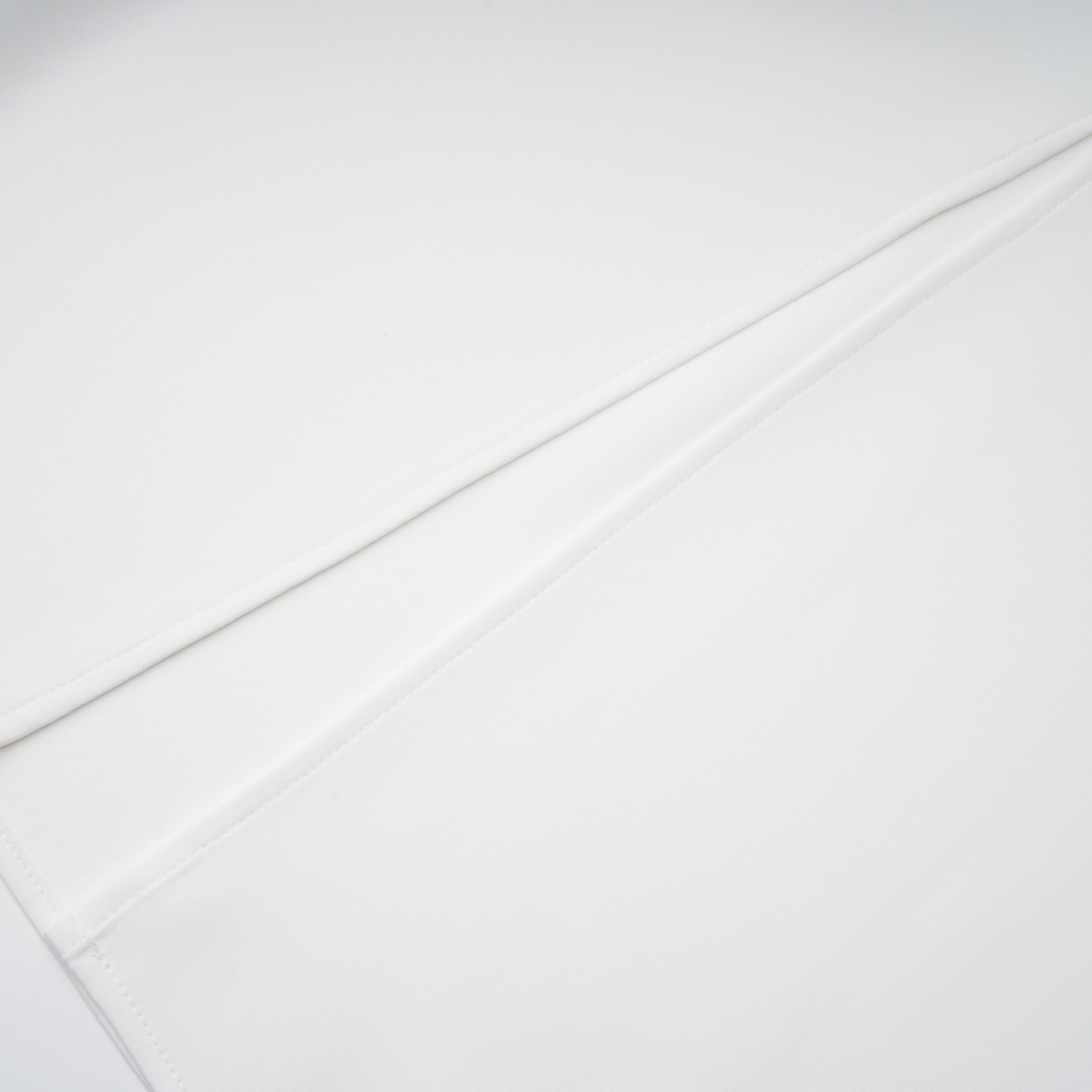 Solara Weißes Midikleid mit Drapierung