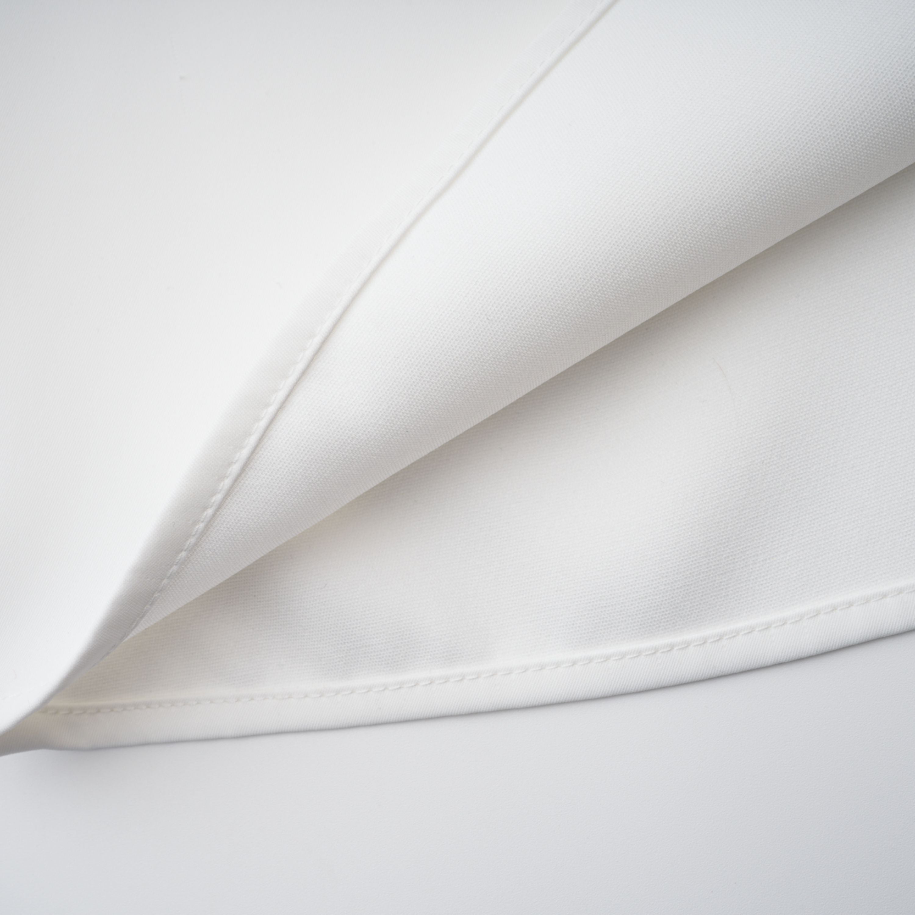 Solara Weißes Midikleid mit Drapierung