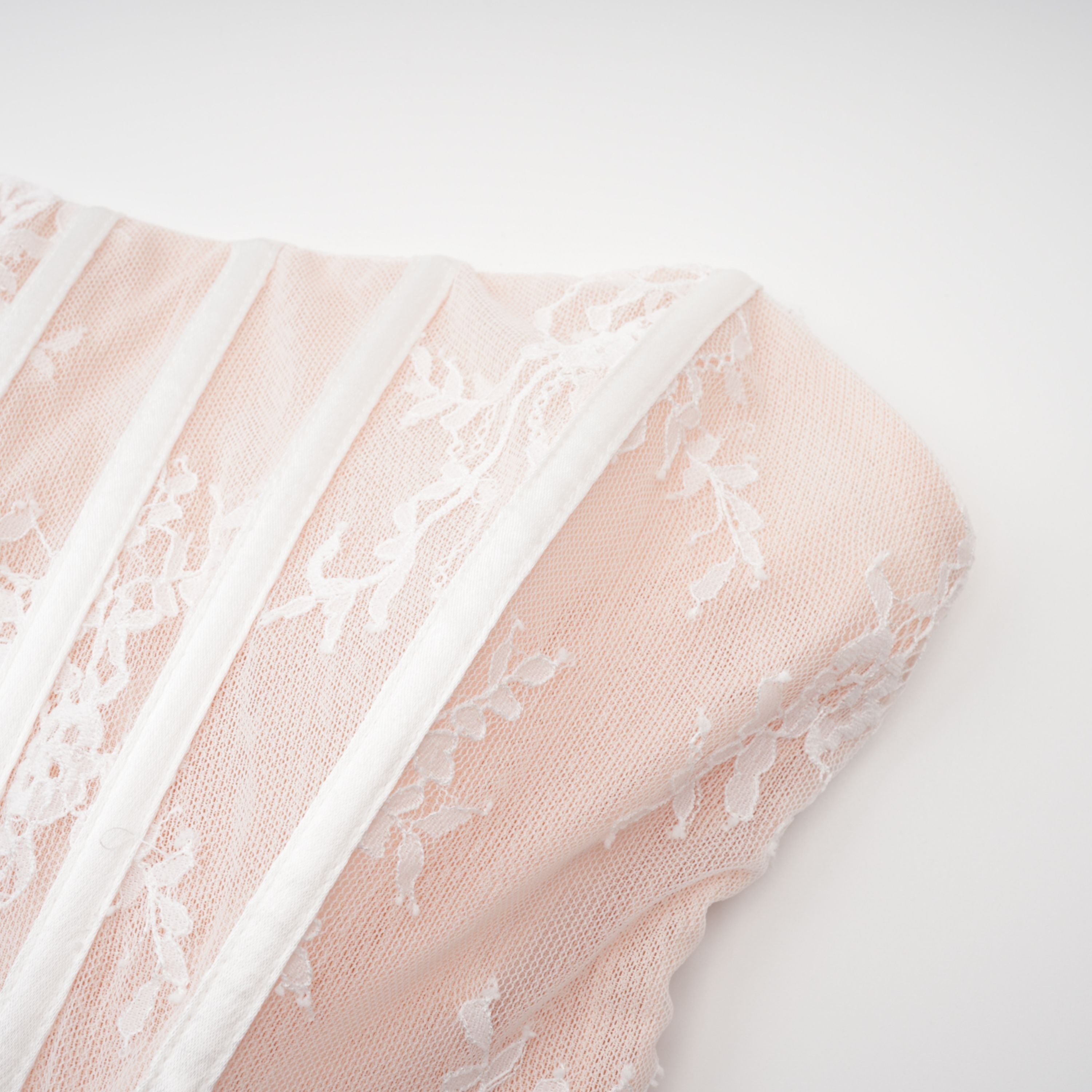 Margherita Weißes Spitzenkleid mit Blumenmuster & Rock-Set