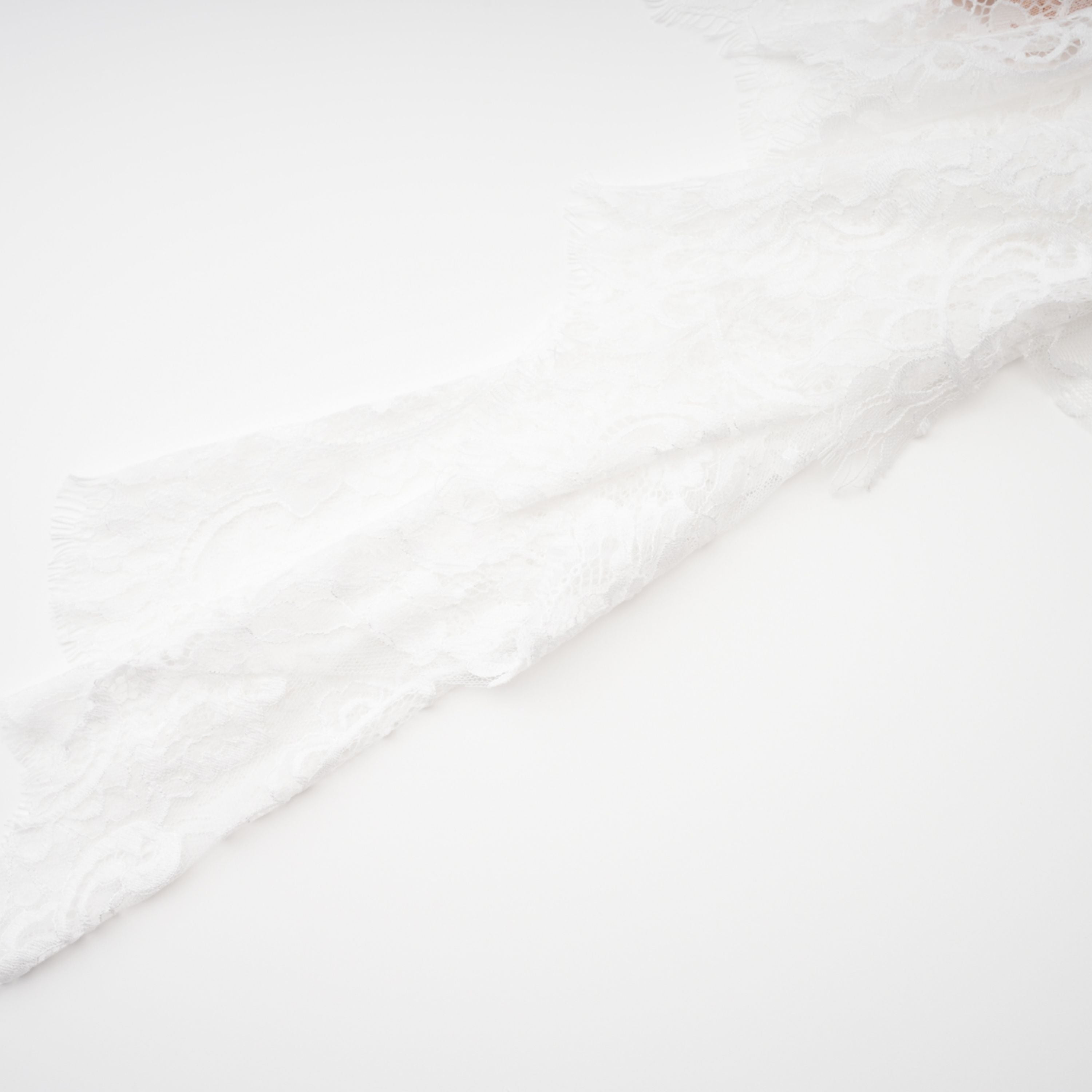 Margherita Weißes Spitzenkleid mit Blumenmuster & Rock-Set