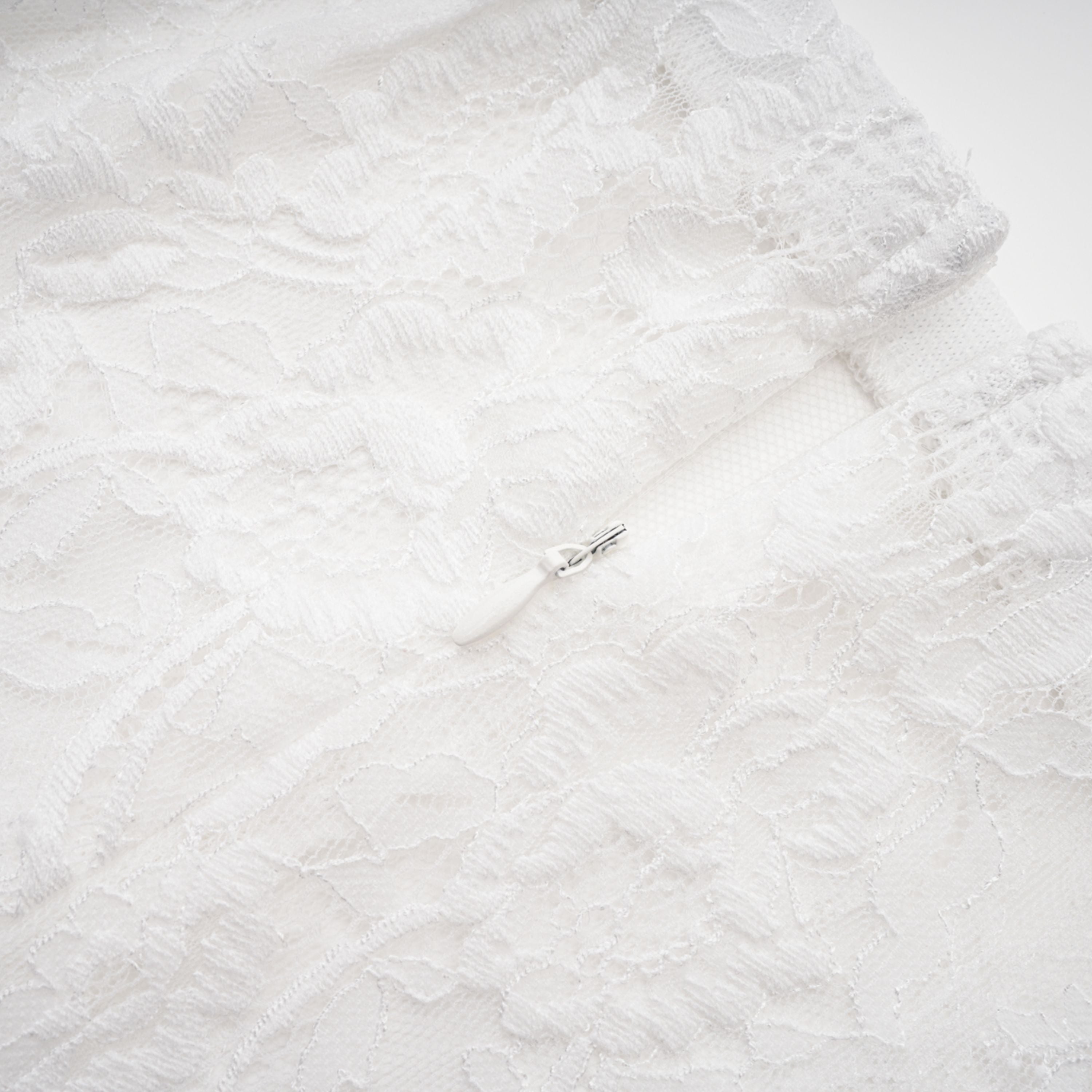 Margherita Weißes Spitzenkleid mit Blumenmuster & Rock-Set