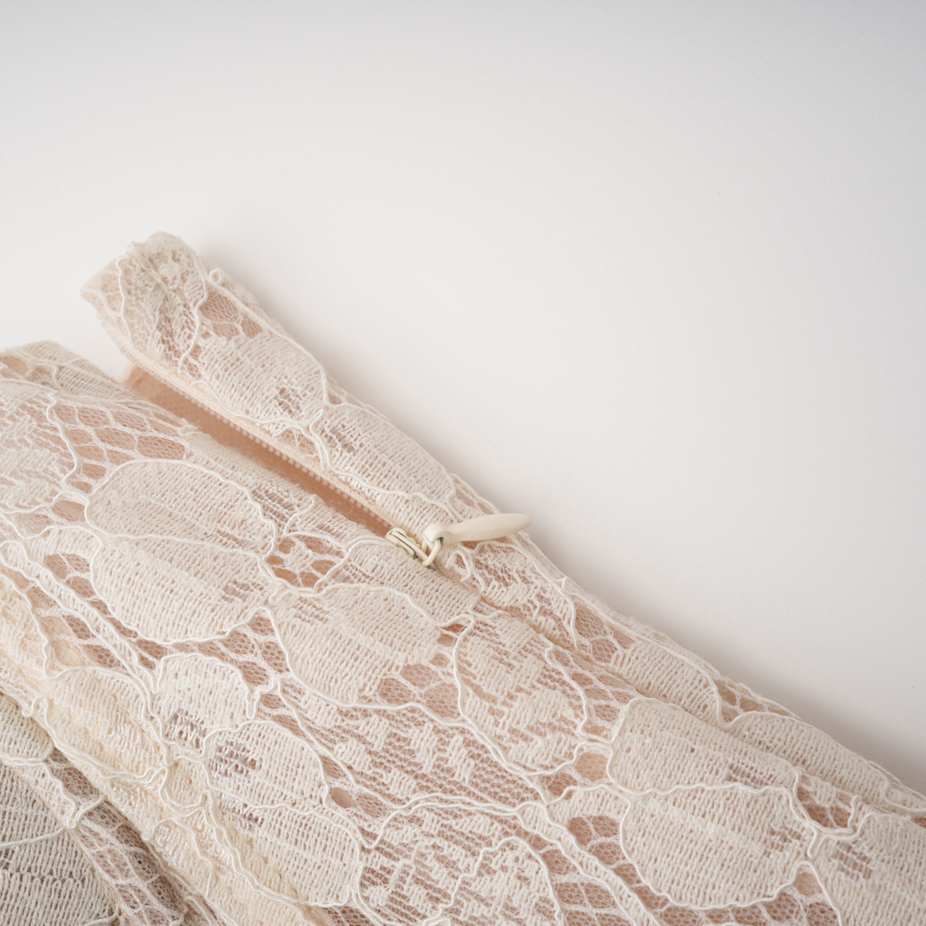 Celina Maxikleid aus weißer Spitze mit Korsett