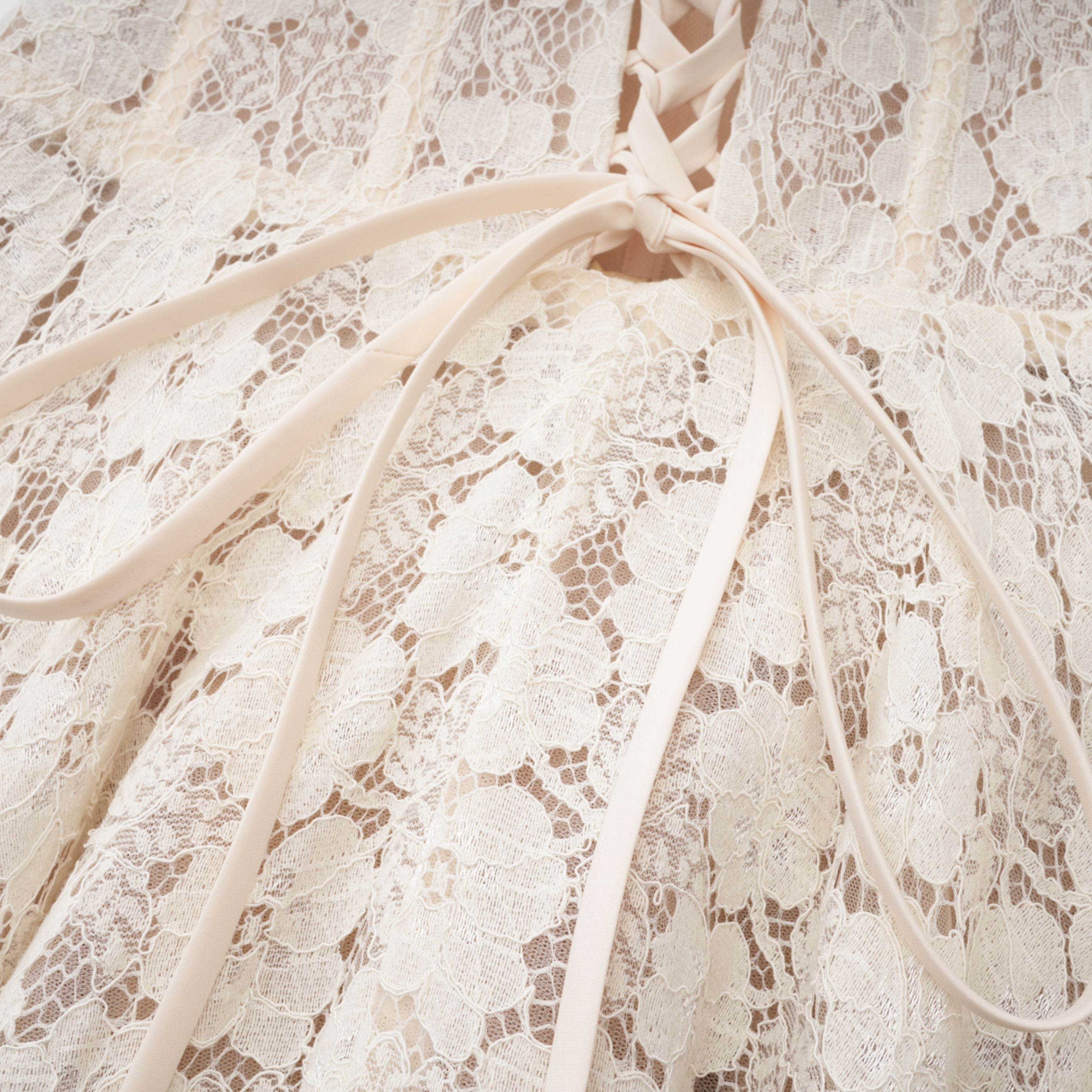 Celina Maxikleid aus weißer Spitze mit Korsett