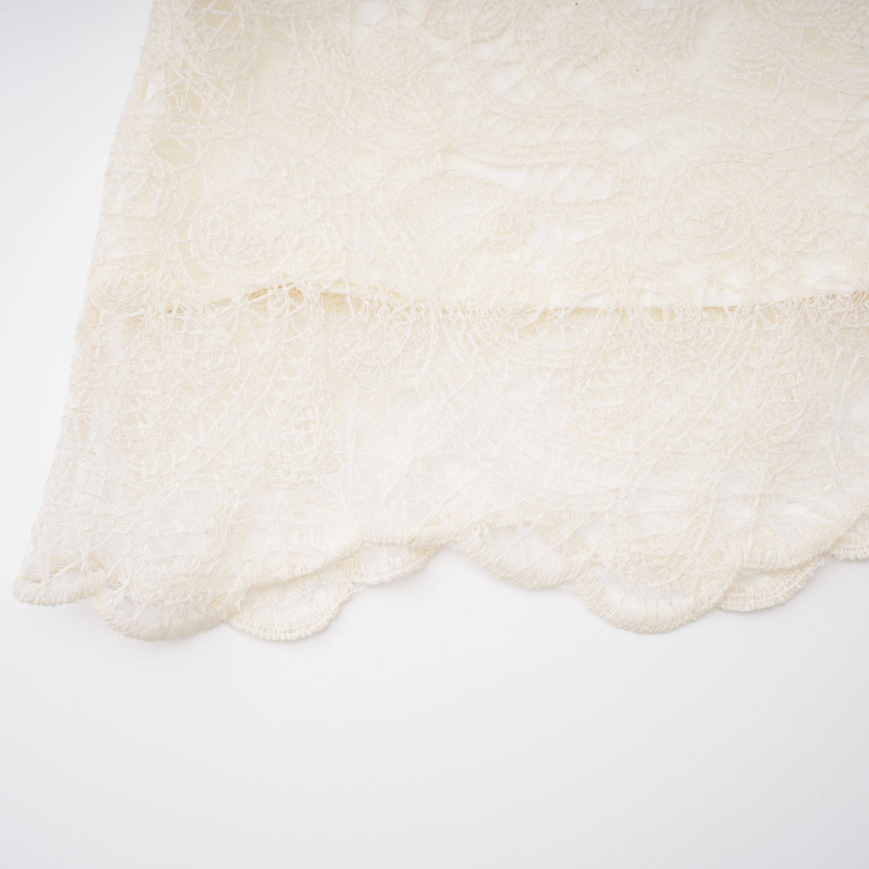 Weißes Spitzenblusen- und Rock-Set