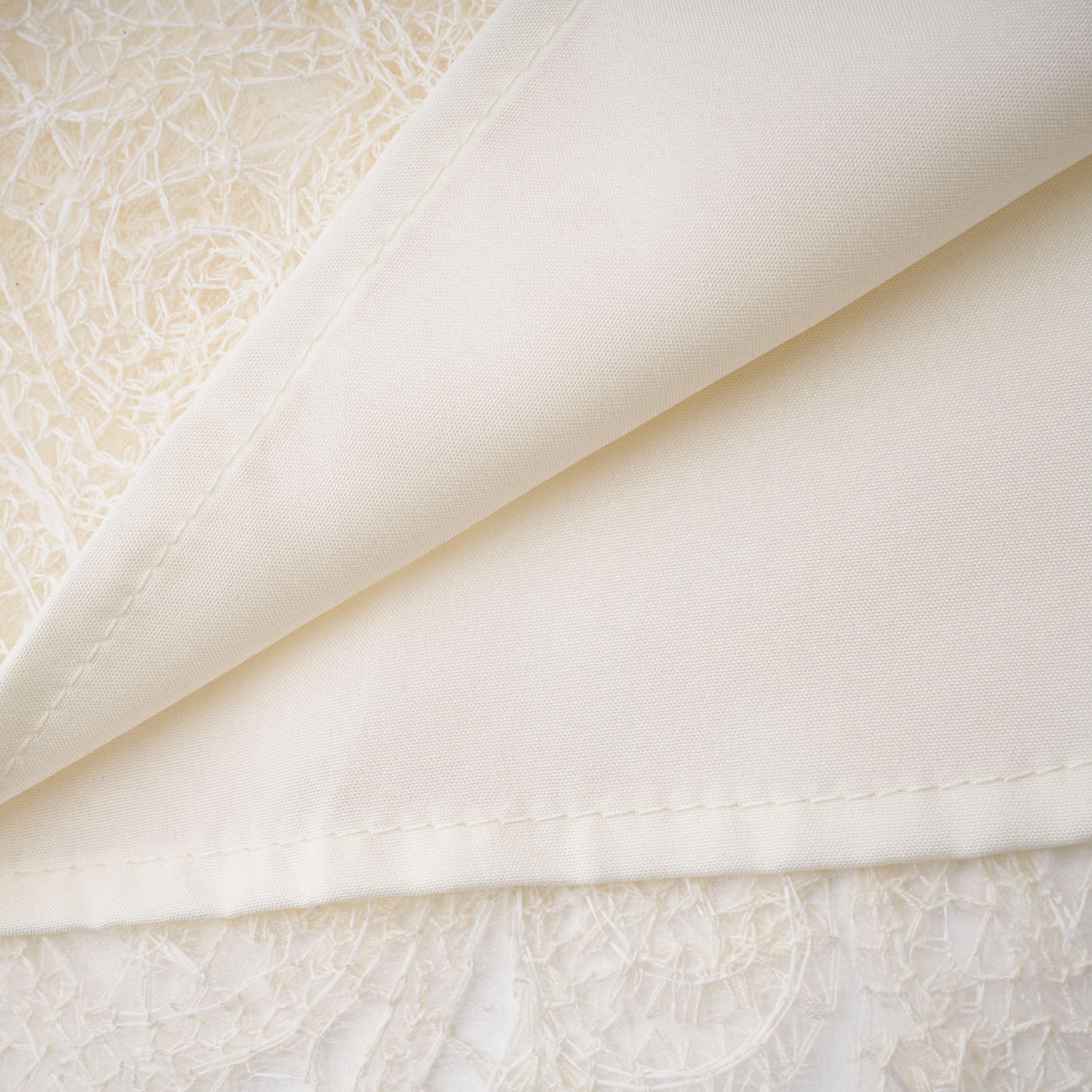 Weißes Spitzenblusen- und Rock-Set