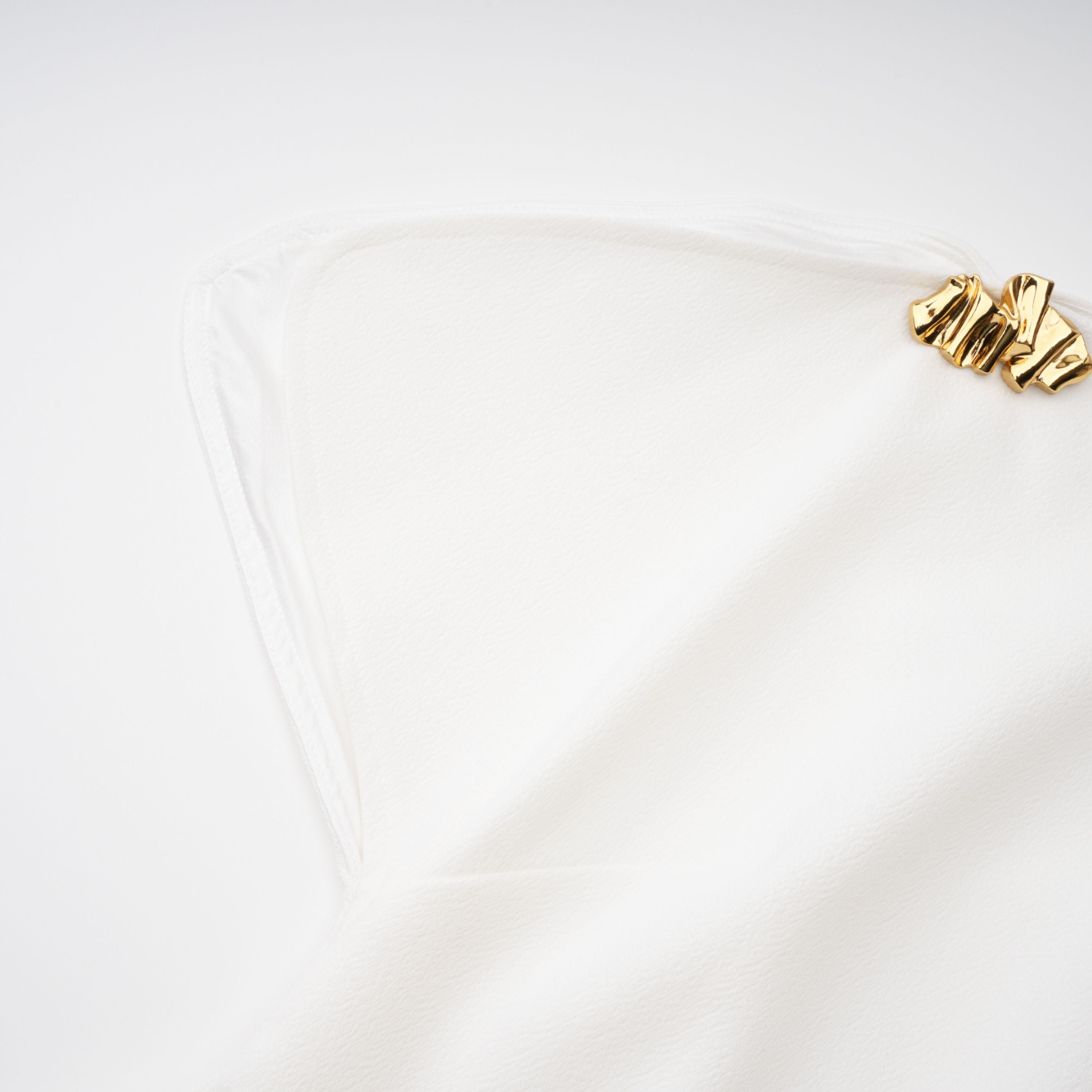 Liana Weißes asymmetrisches Midikleid mit ausgestelltem Rock