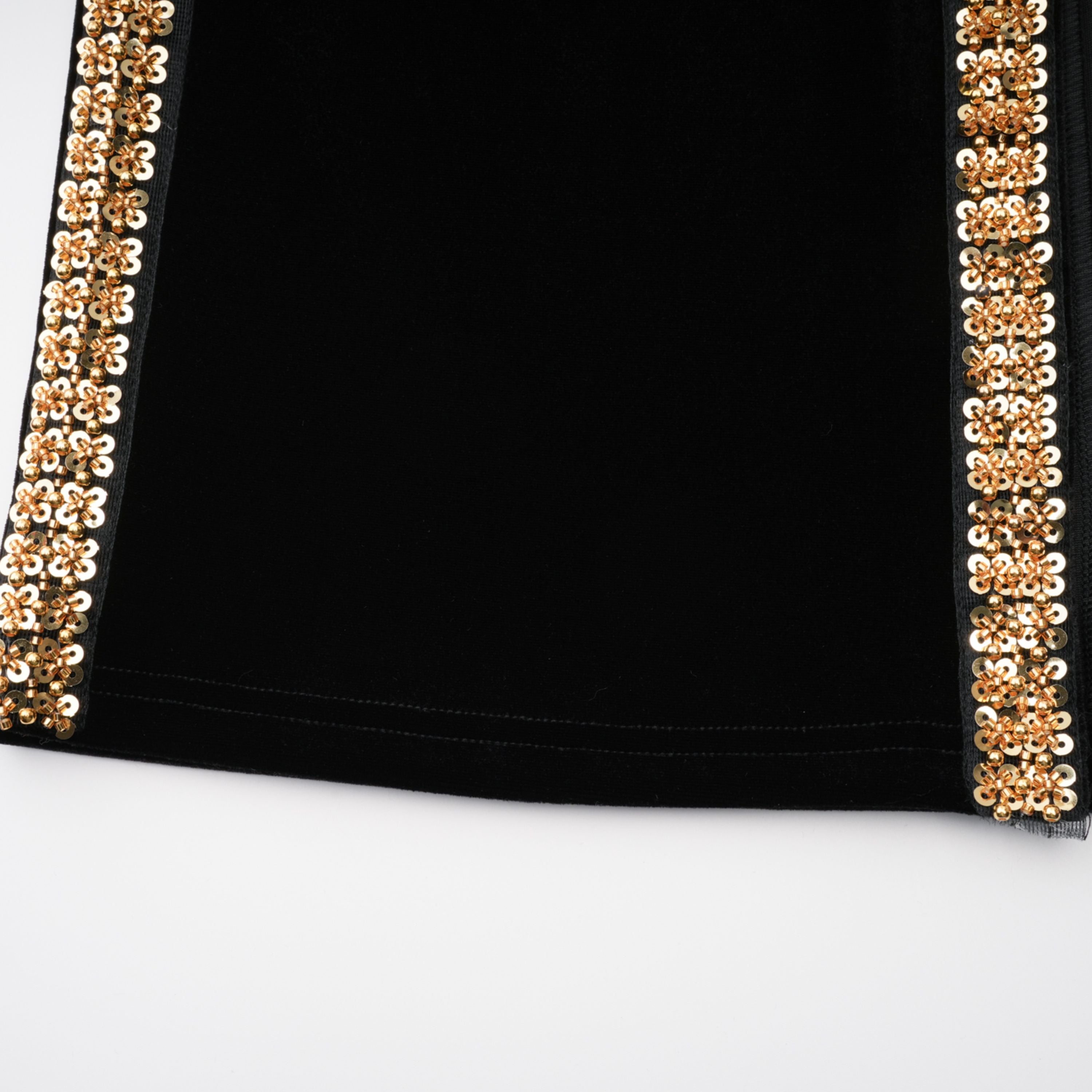 Verziertes Maxikleid aus Samt