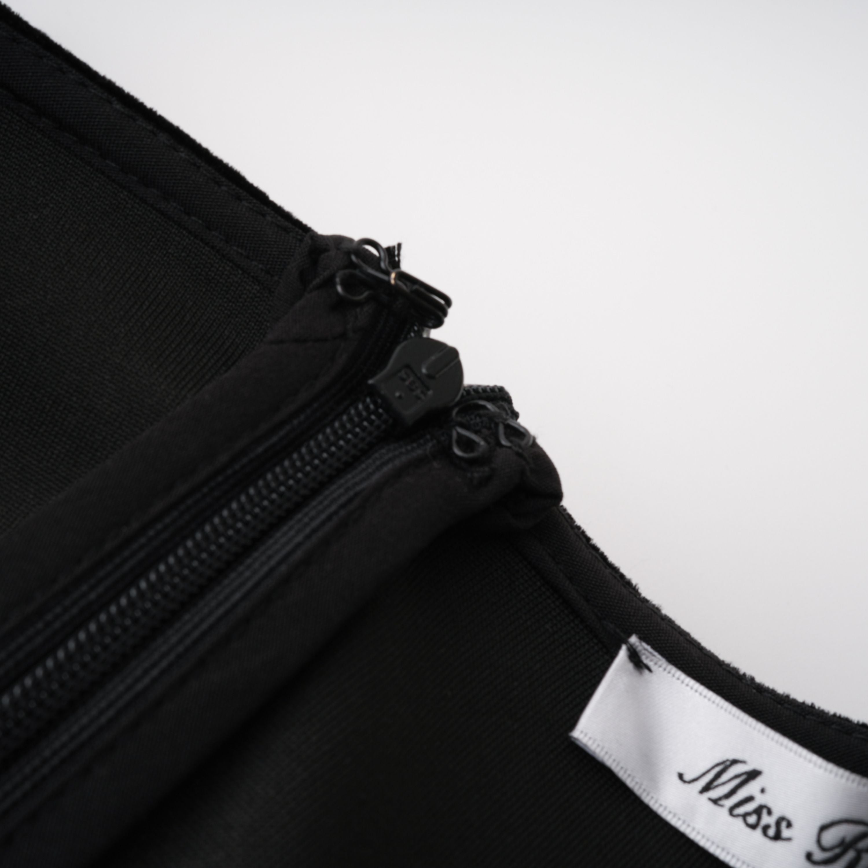 Verziertes Maxikleid aus Samt