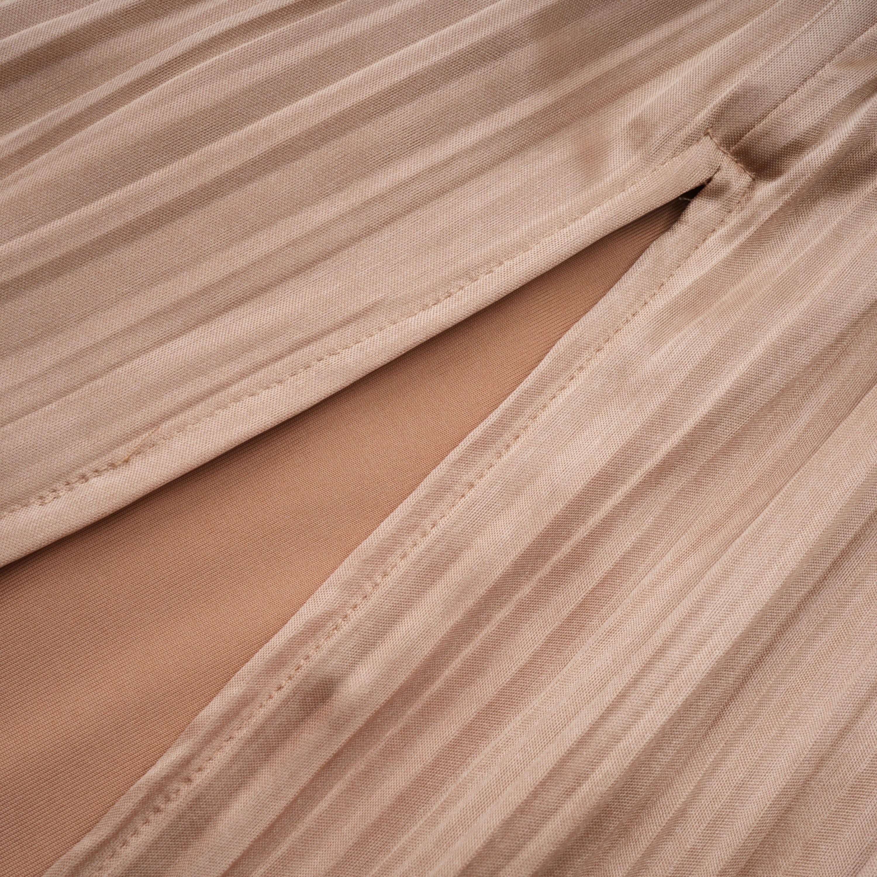 Nicoletta Gold Glänzendes Plissee-Korsett-Maxikleid