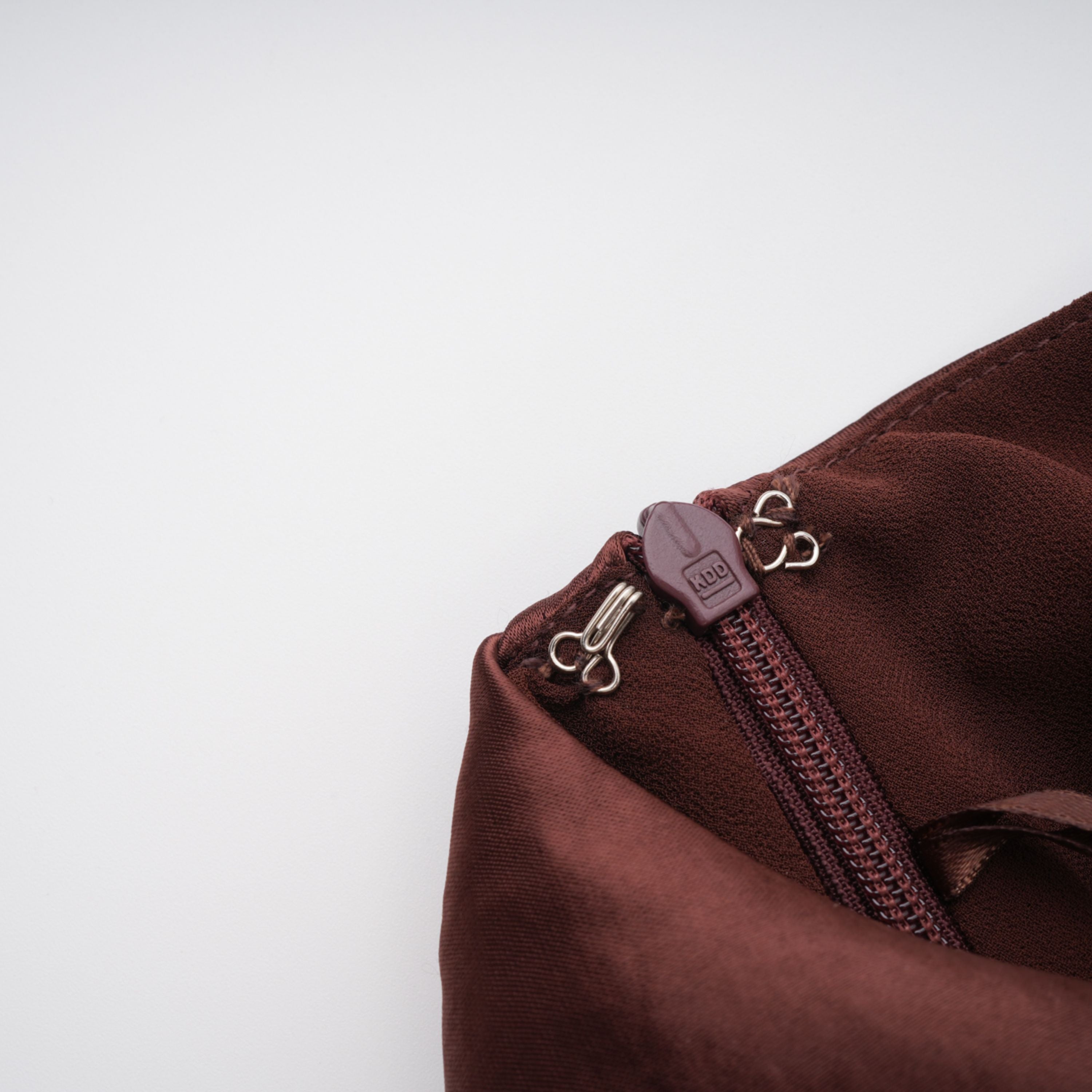 Luisa Brown Asymmetrisches Maxikleid aus gerafftem Satin