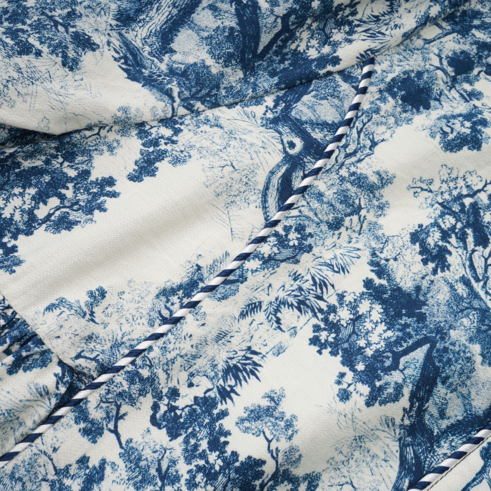 Adélaïde Midikleid mit Grafikprint in Blau (Endgültiger Verkauf – nur in den USA)