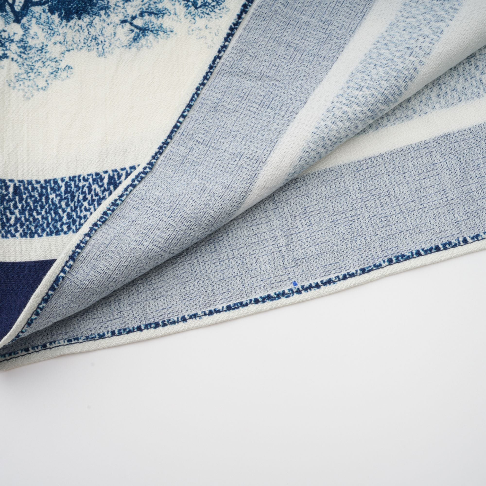 Adélaïde Midikleid mit Grafikprint in Blau (Endgültiger Verkauf – nur in den USA)