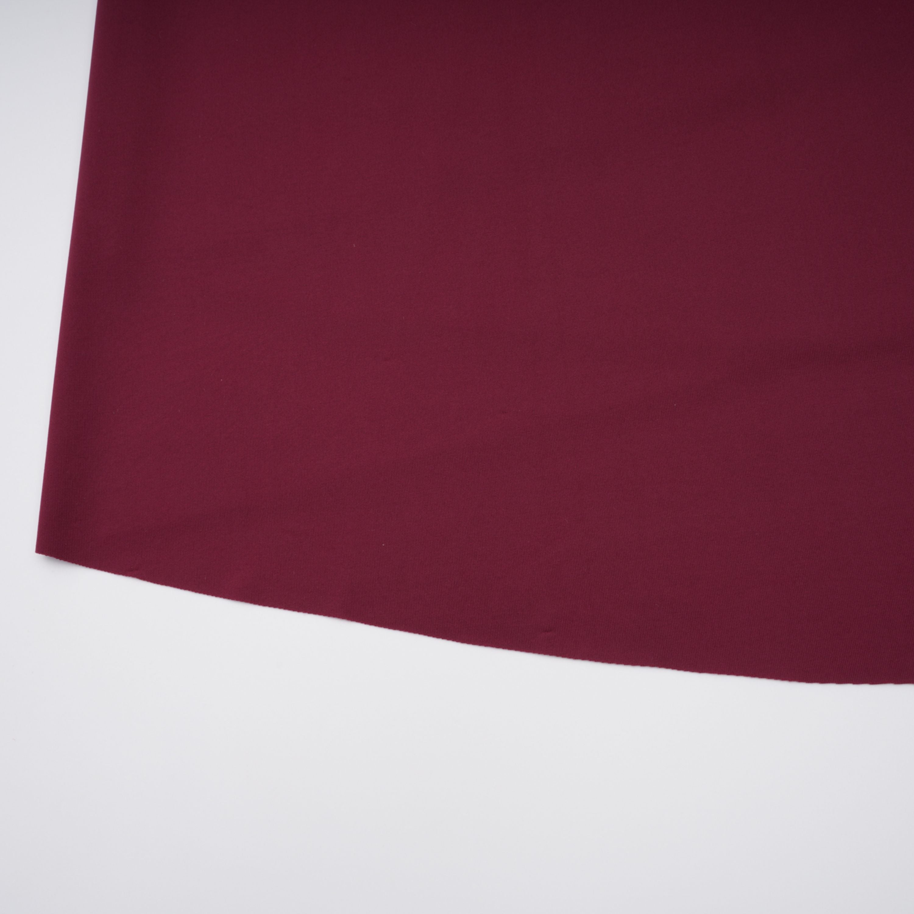 Eléa Rotes Maxikleid mit drapierten Schultern