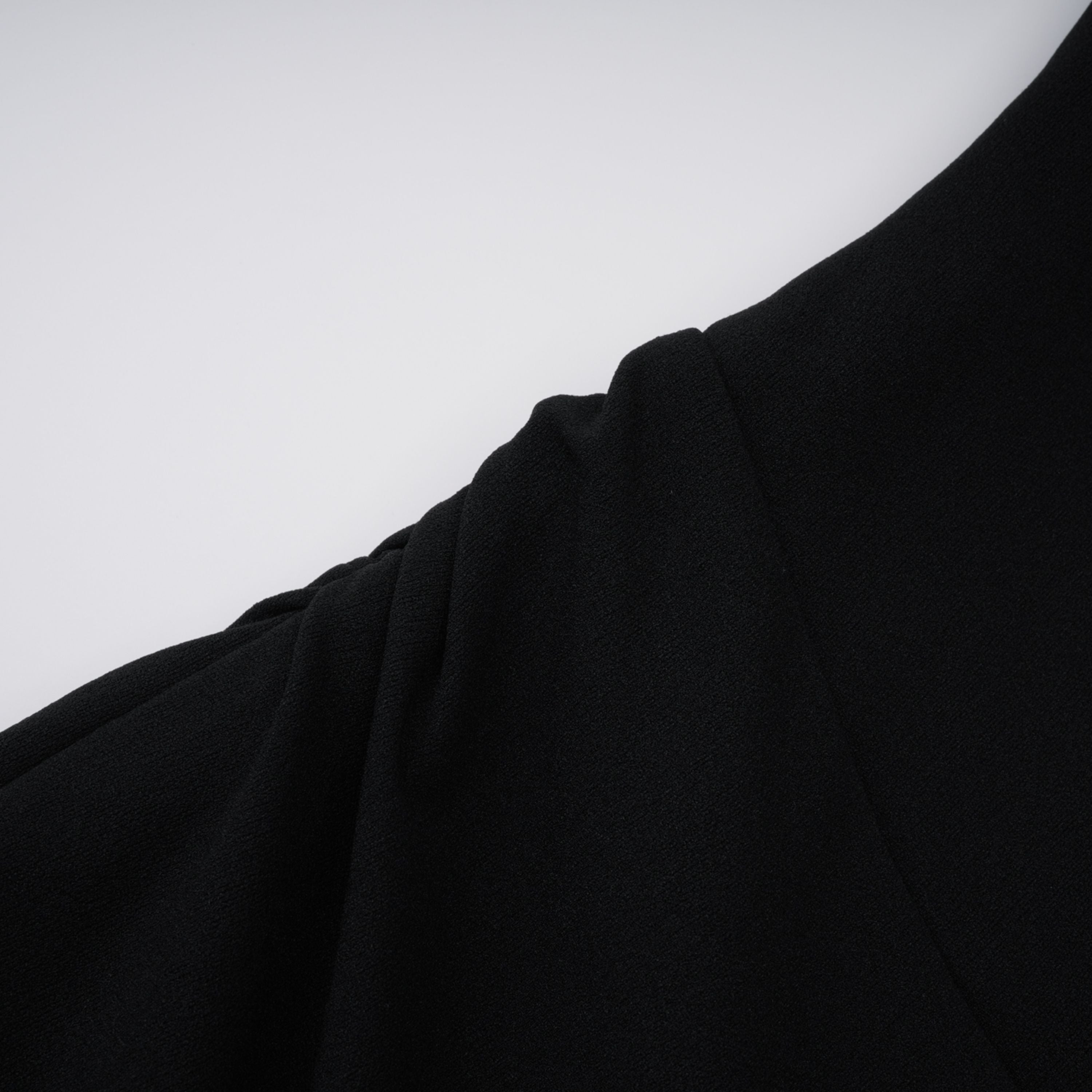 Kaelin Schwarzes Maxikleid mit Neckholder und Cut-outs