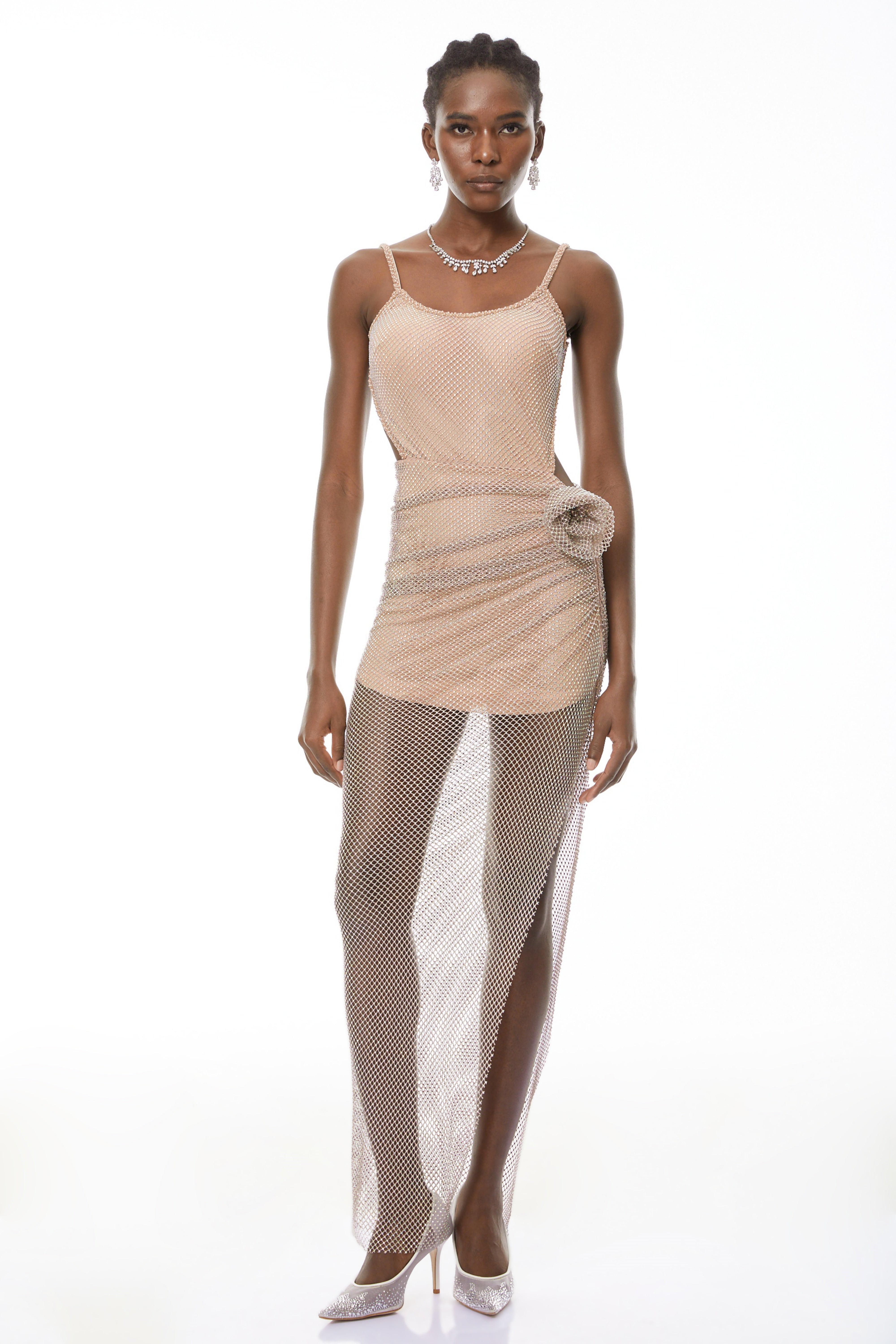 Eliza Champagnerfarbenes Maxikleid mit Strassverzierung und Rüschen