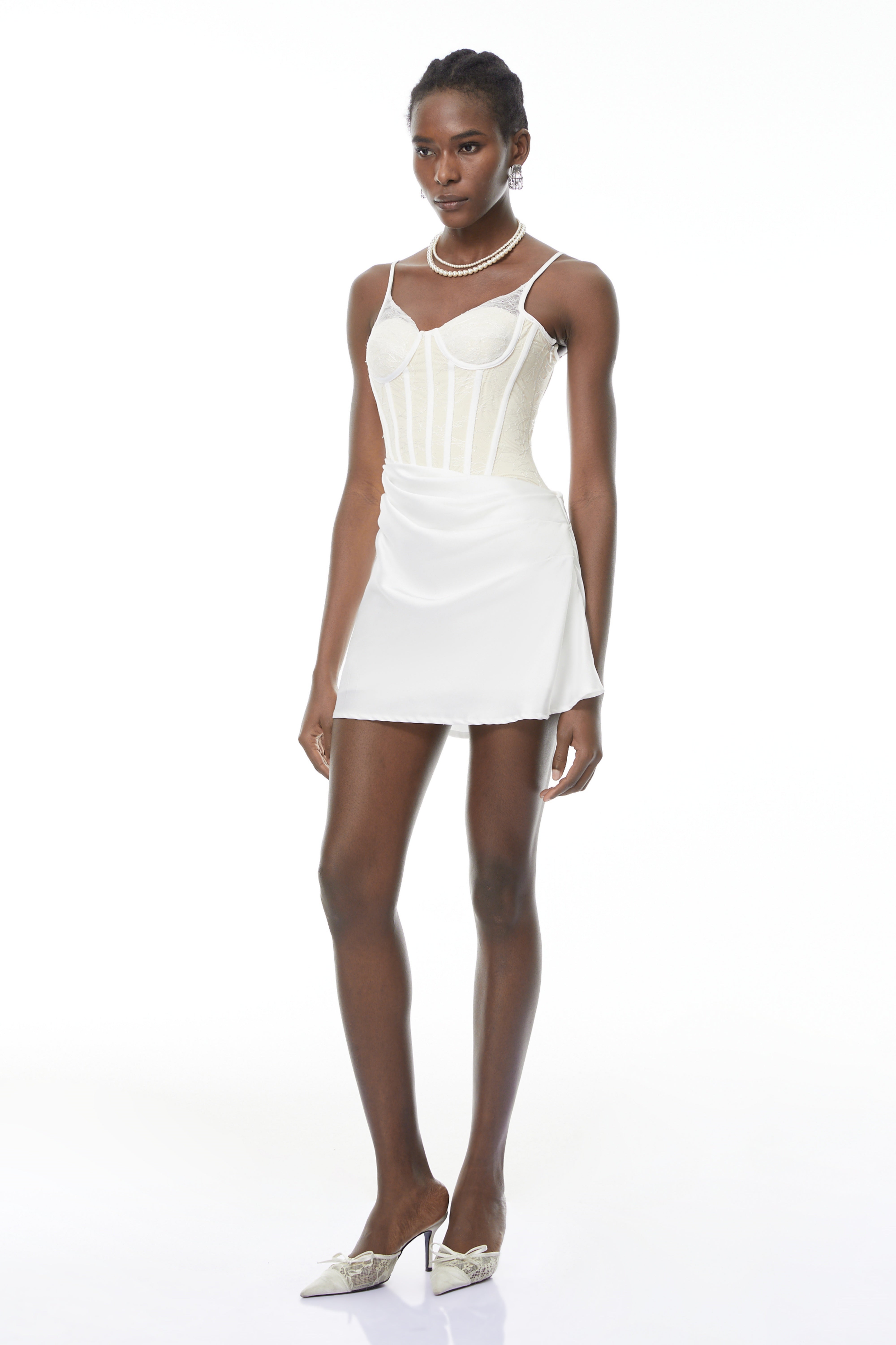 Eufrosina Weißes Bodycon-Minikleid mit Spitzenbesatz