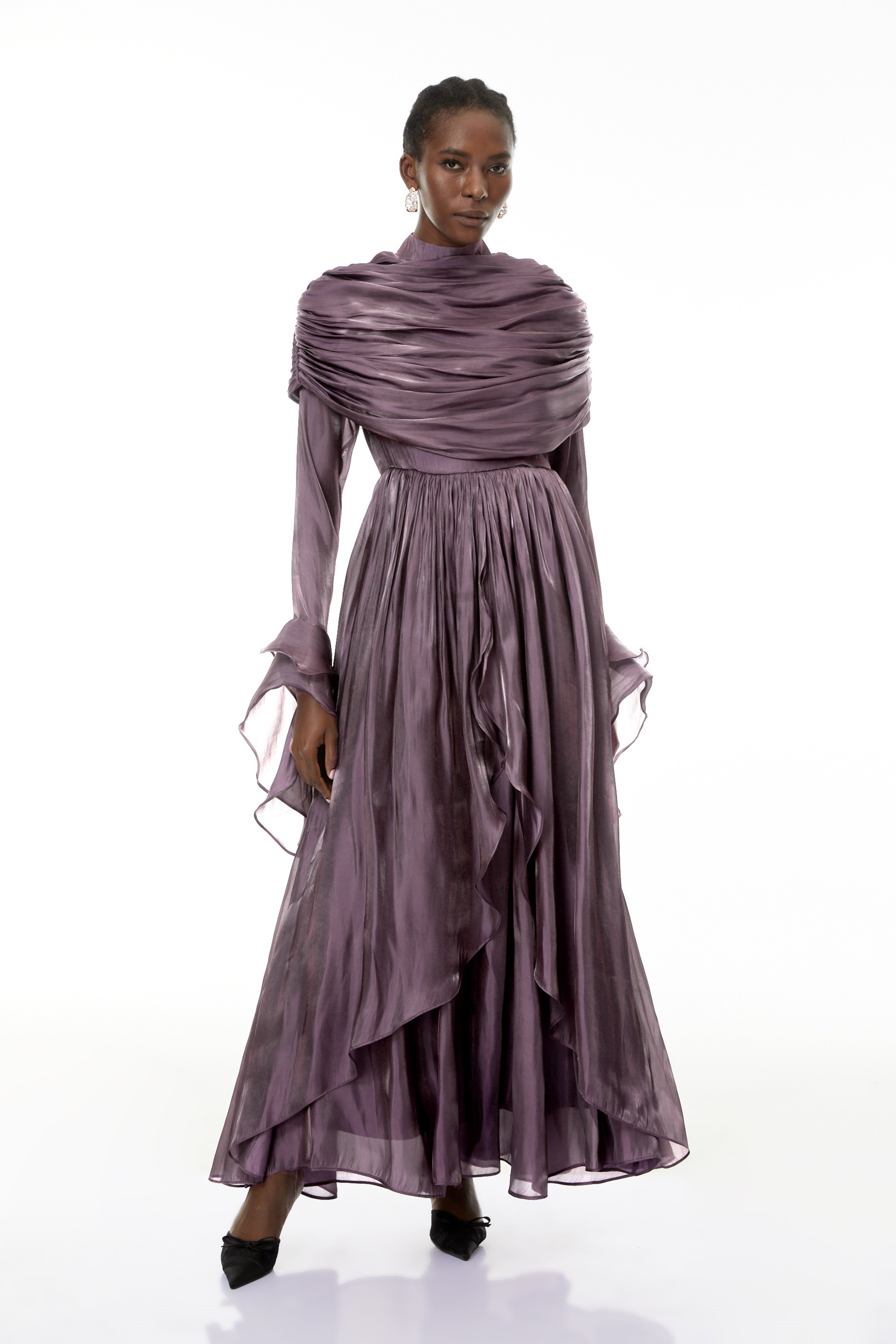 Gustave Lila gerafftes Cape-Maxikleid mit Rüschen