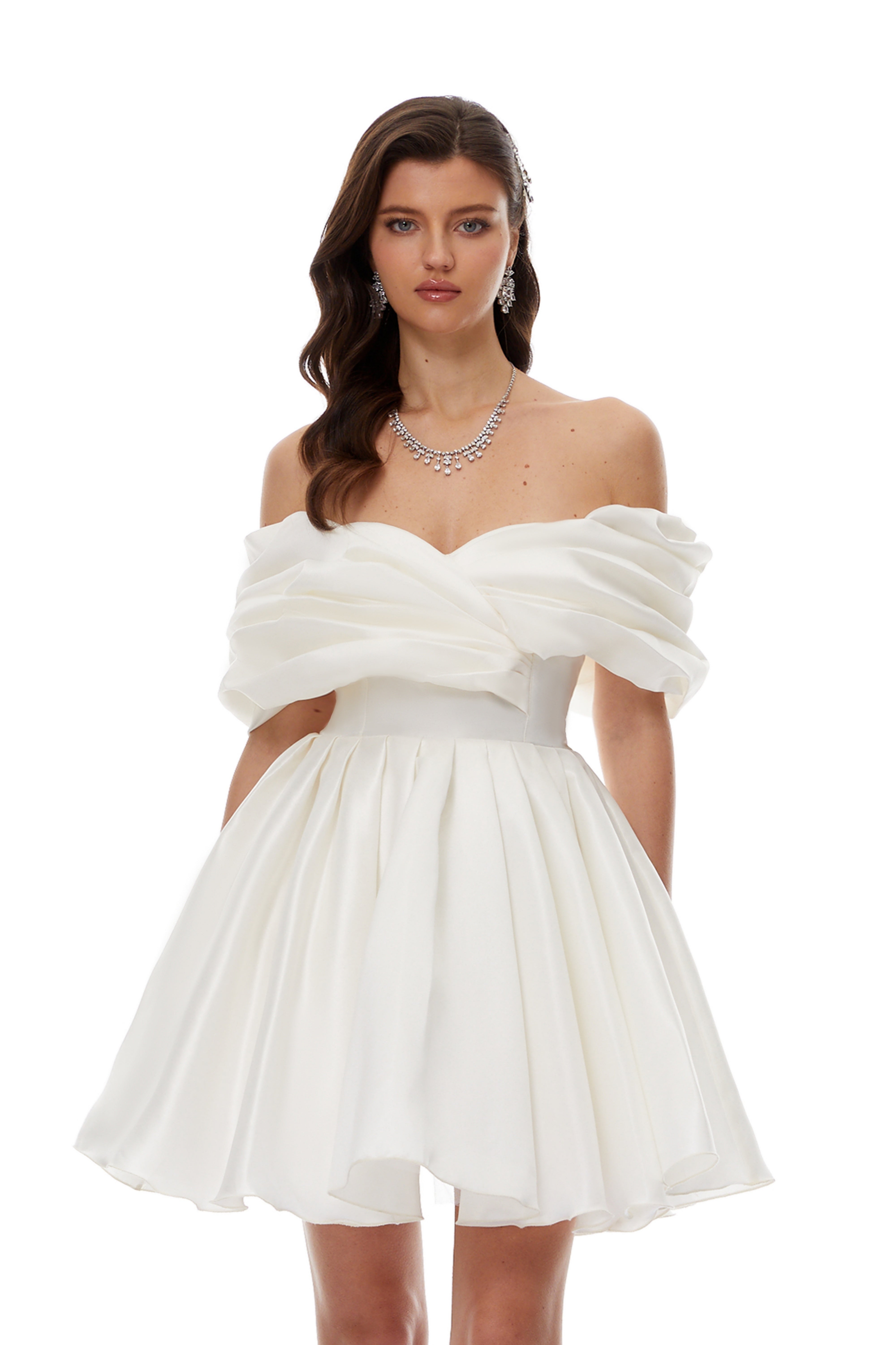 Halina Weißes Minikleid mit Rüschen und schulterfreiem Ausschnitt