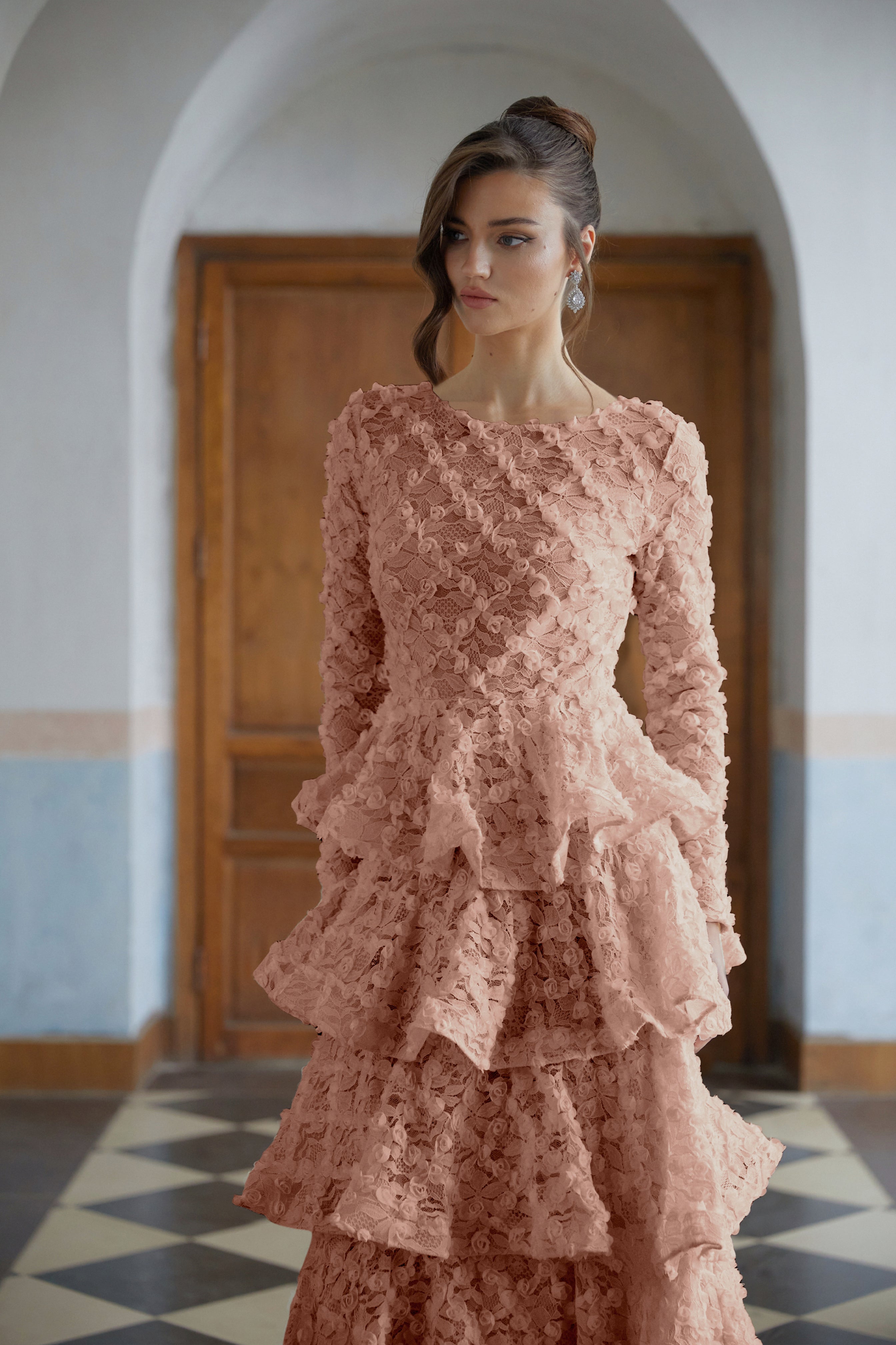 Halla Pink Stufenkleid aus floraler Spitze