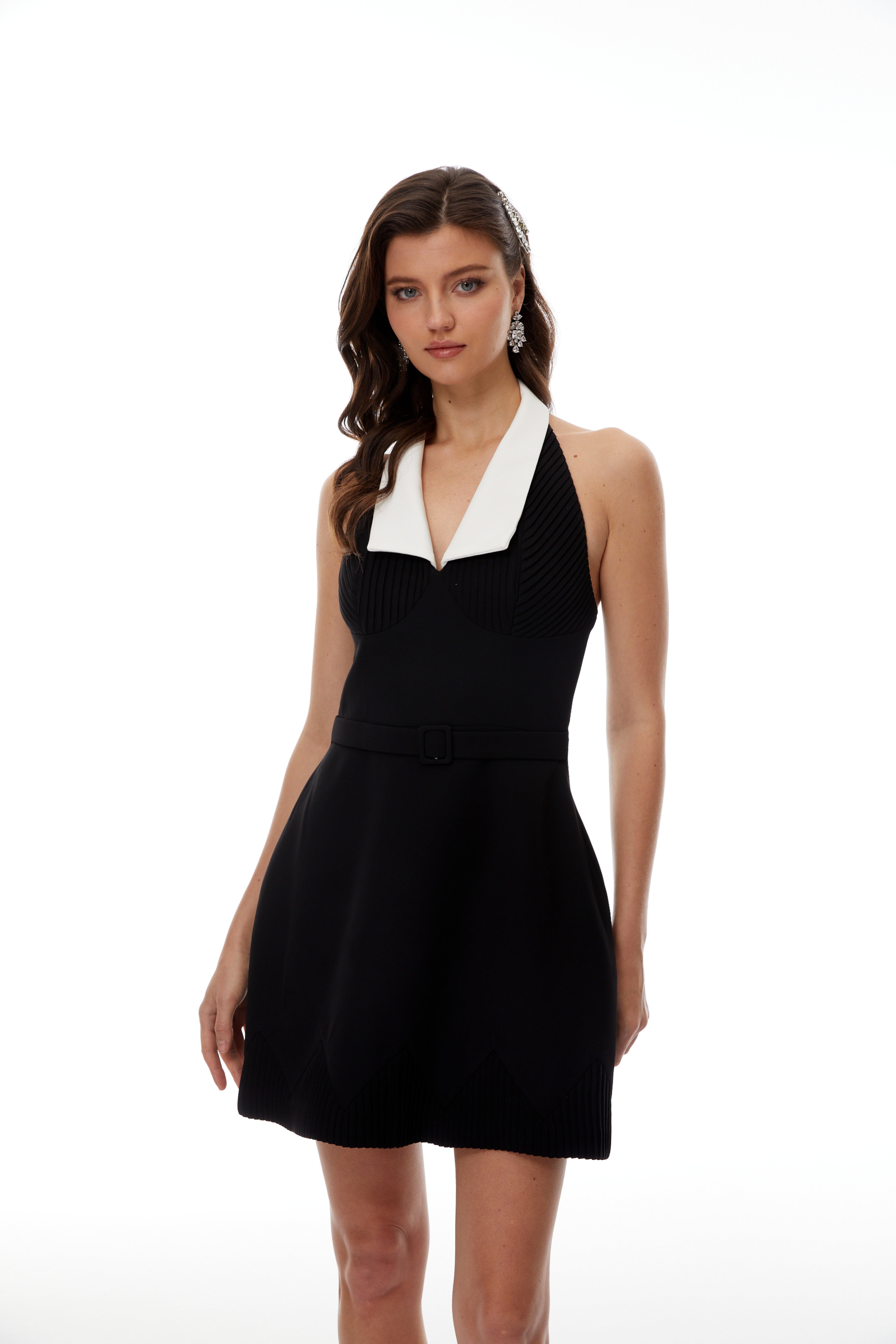 Haselnussbraunes Mini-Kleid mit Farbblock