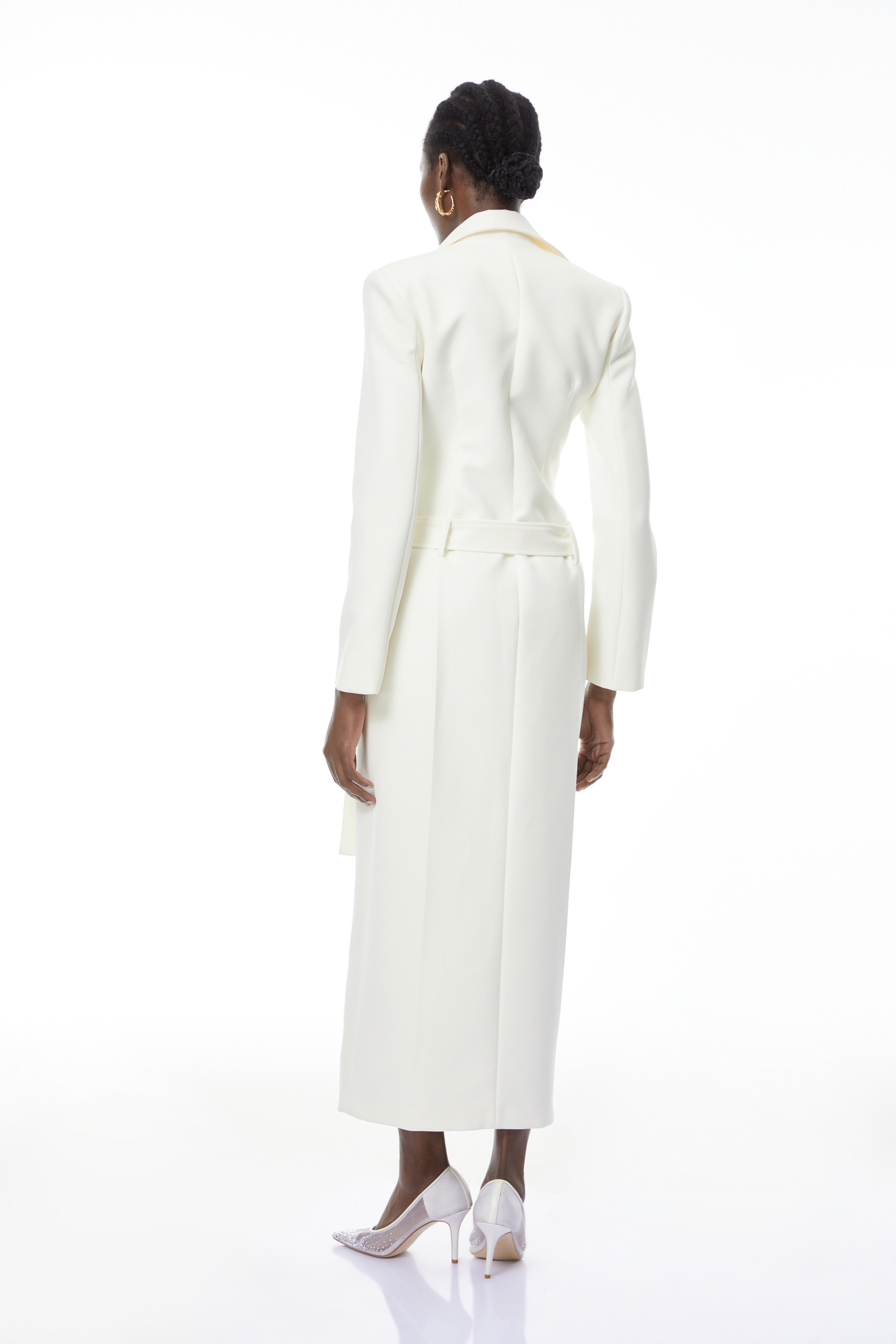 Haselnussweißer, verzierter langer Mantel