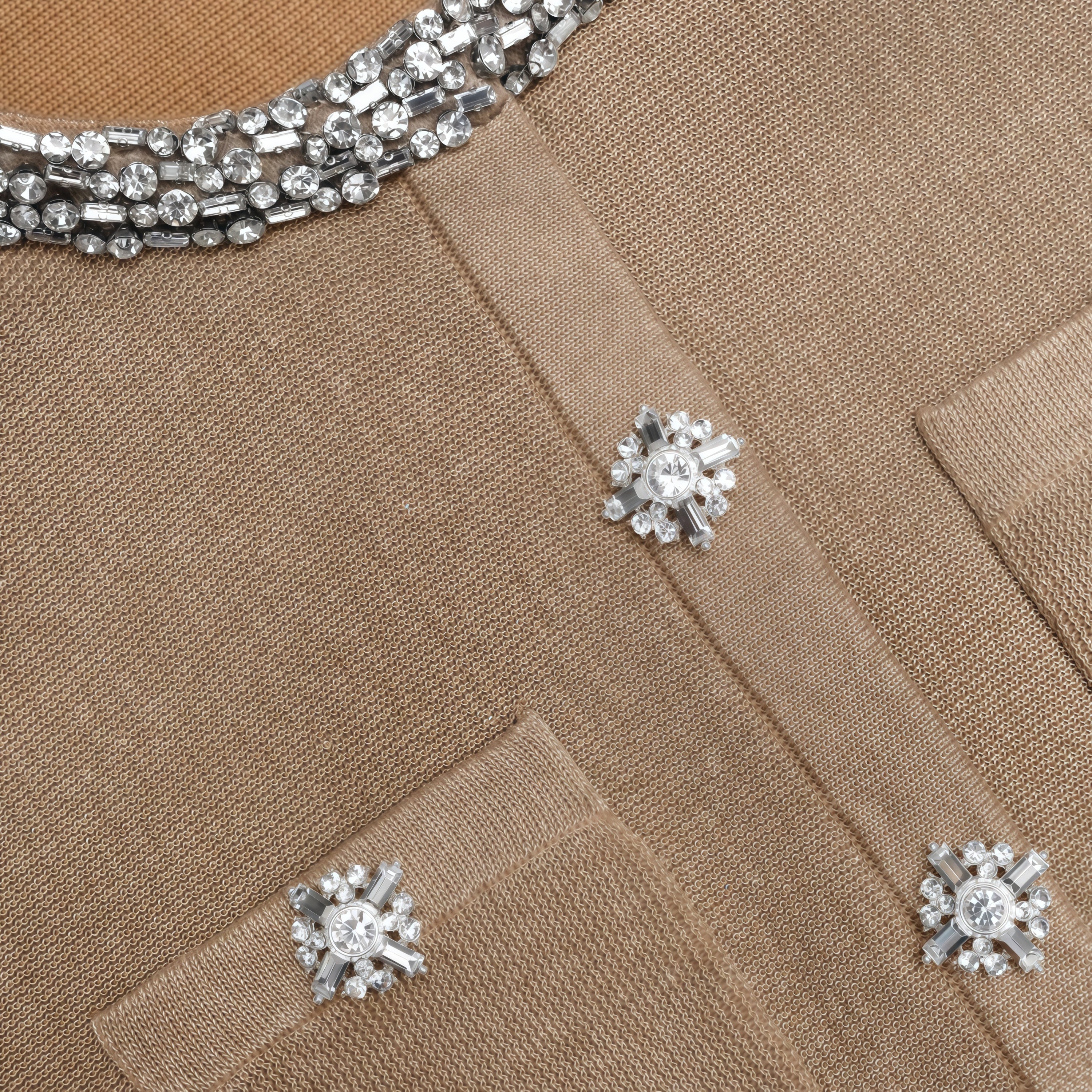 Kayla Gold Kristallverziertes Strick-Midikleid