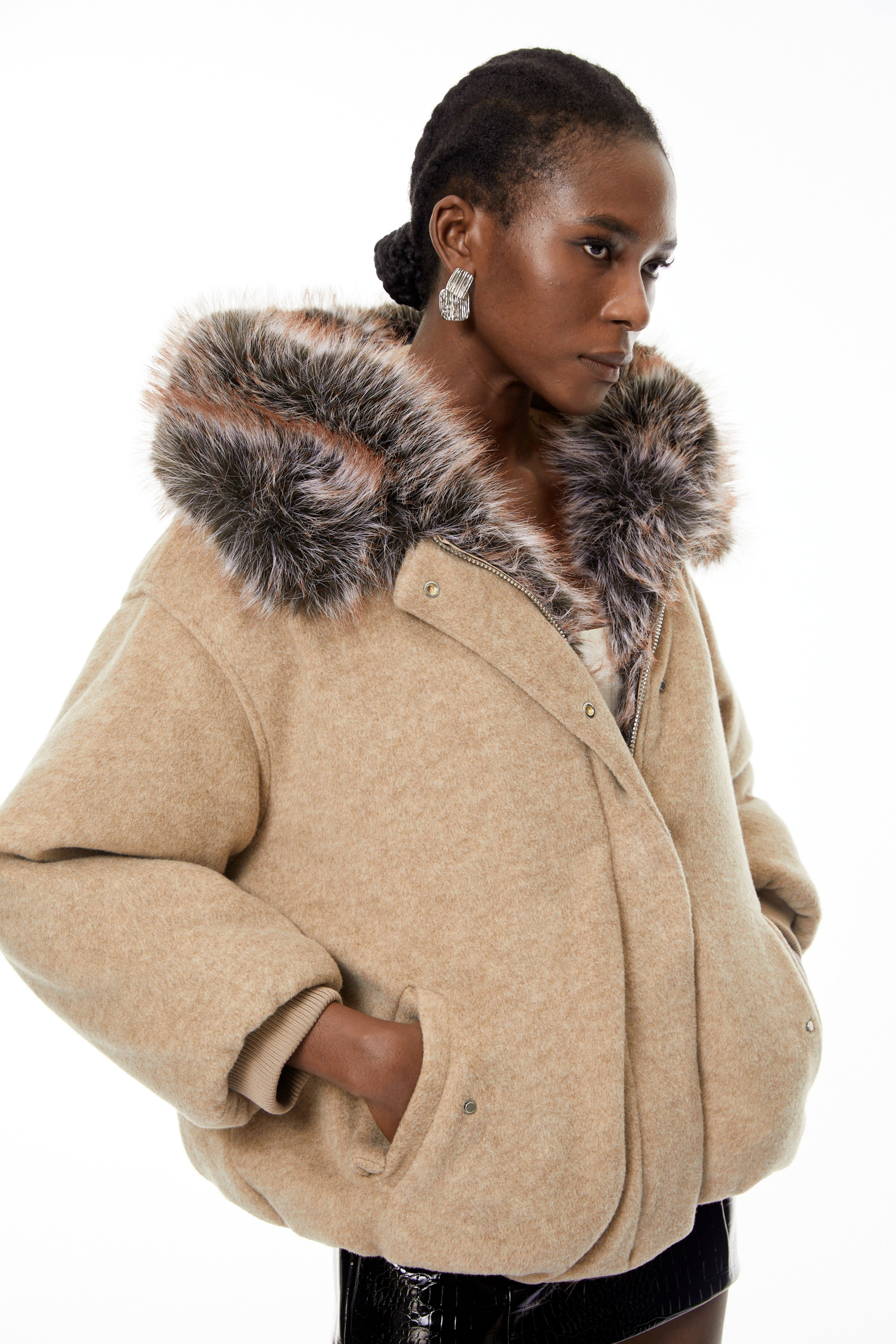 Kehlani Mantel mit neutralem Kunstfellbesatz