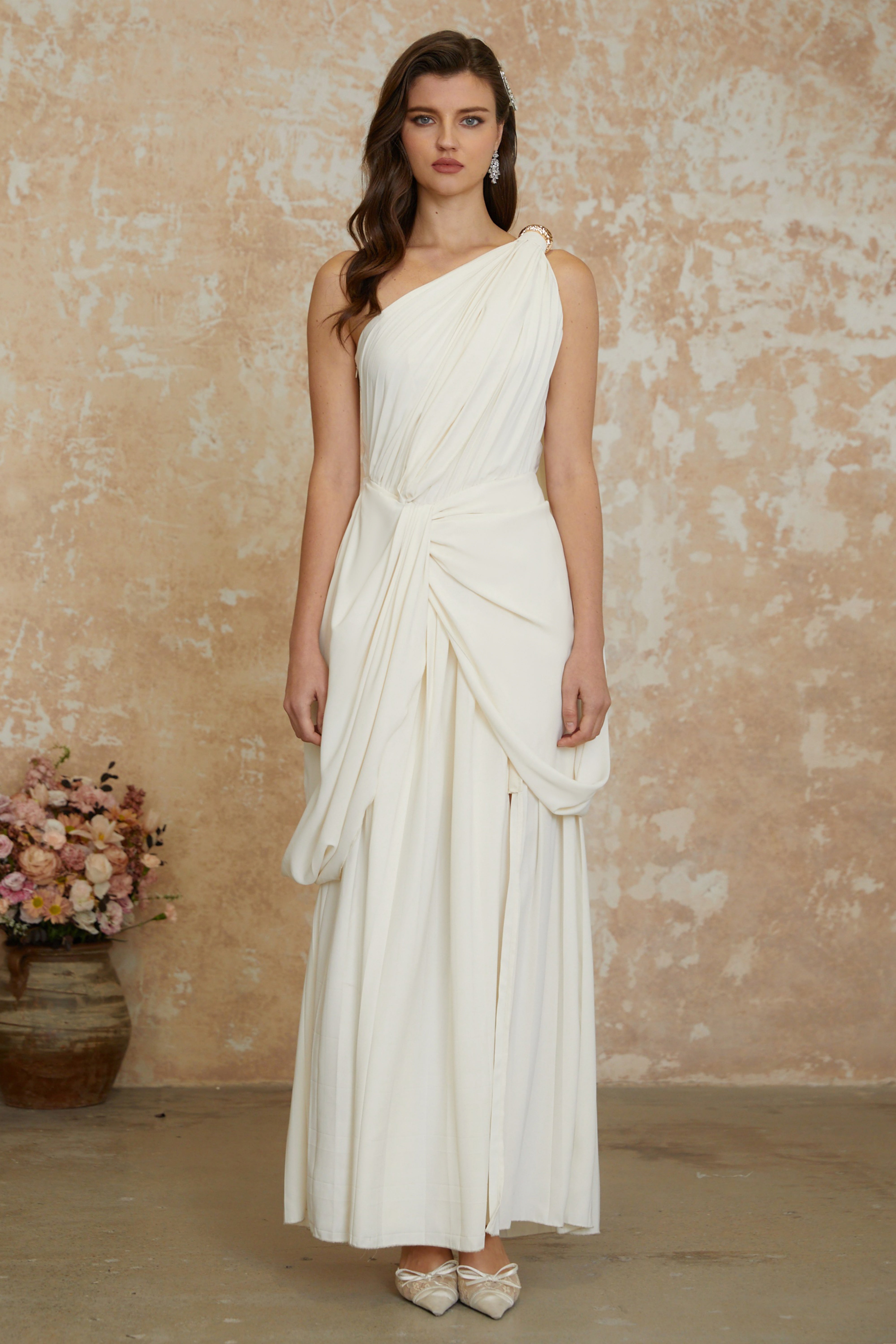 Lyric Weißes Twist-Maxikleid mit hohem Schlitz und Rüschen