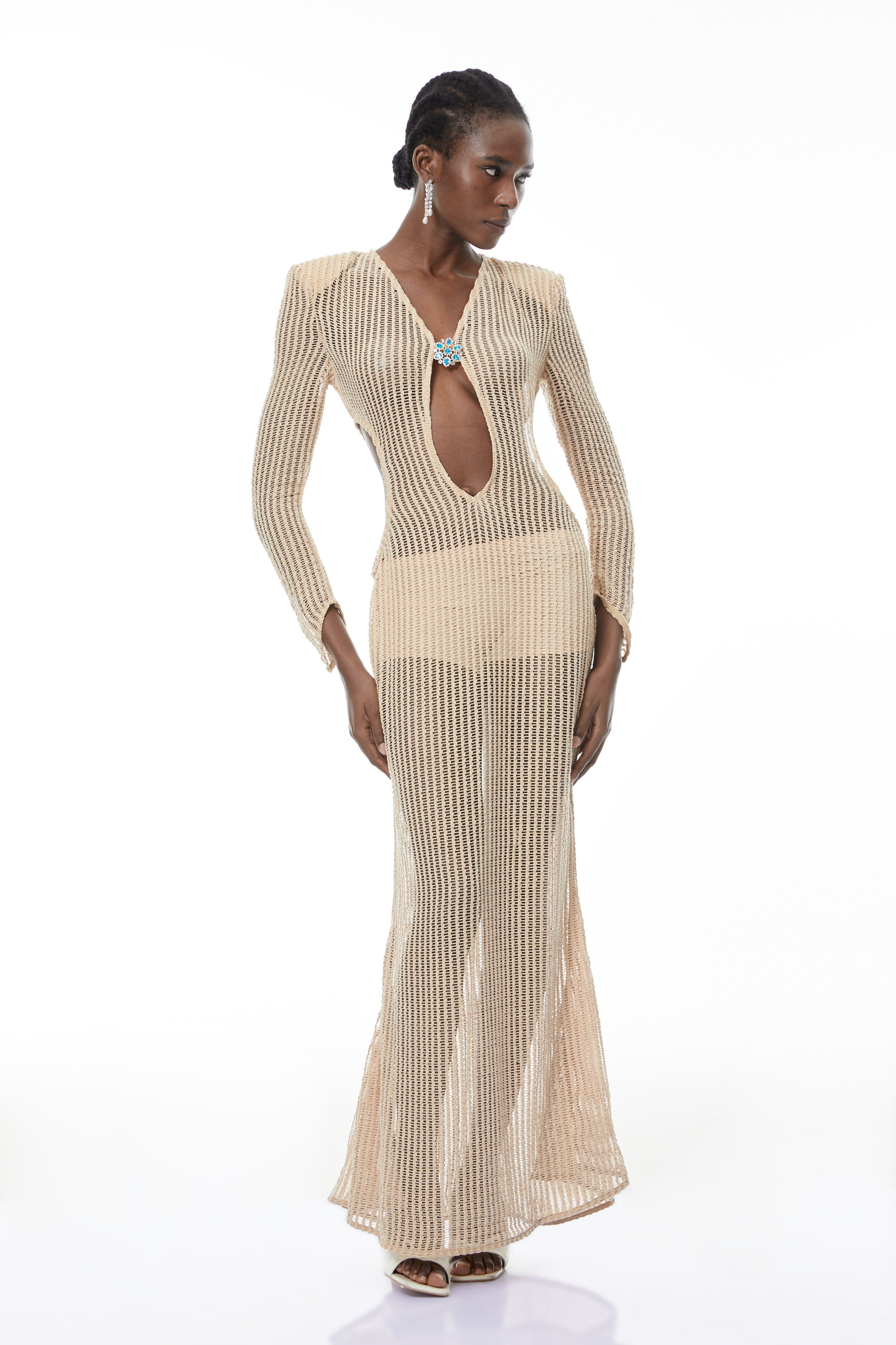 Martina Neutrales Maxikleid aus Häkelstoff mit Cut-Out-Detail