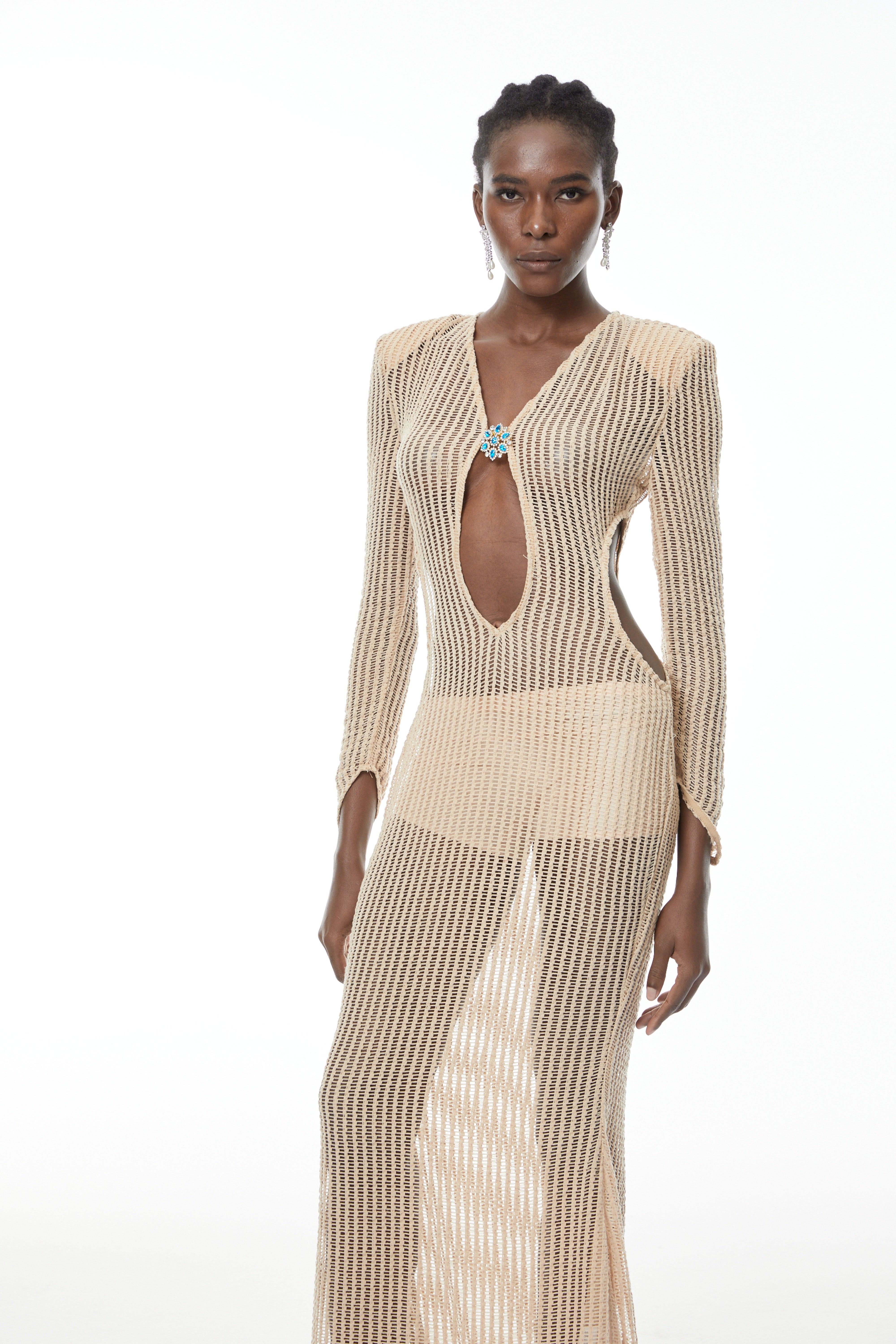 Martina Neutrales Maxikleid aus Häkelstoff mit Cut-Out-Detail