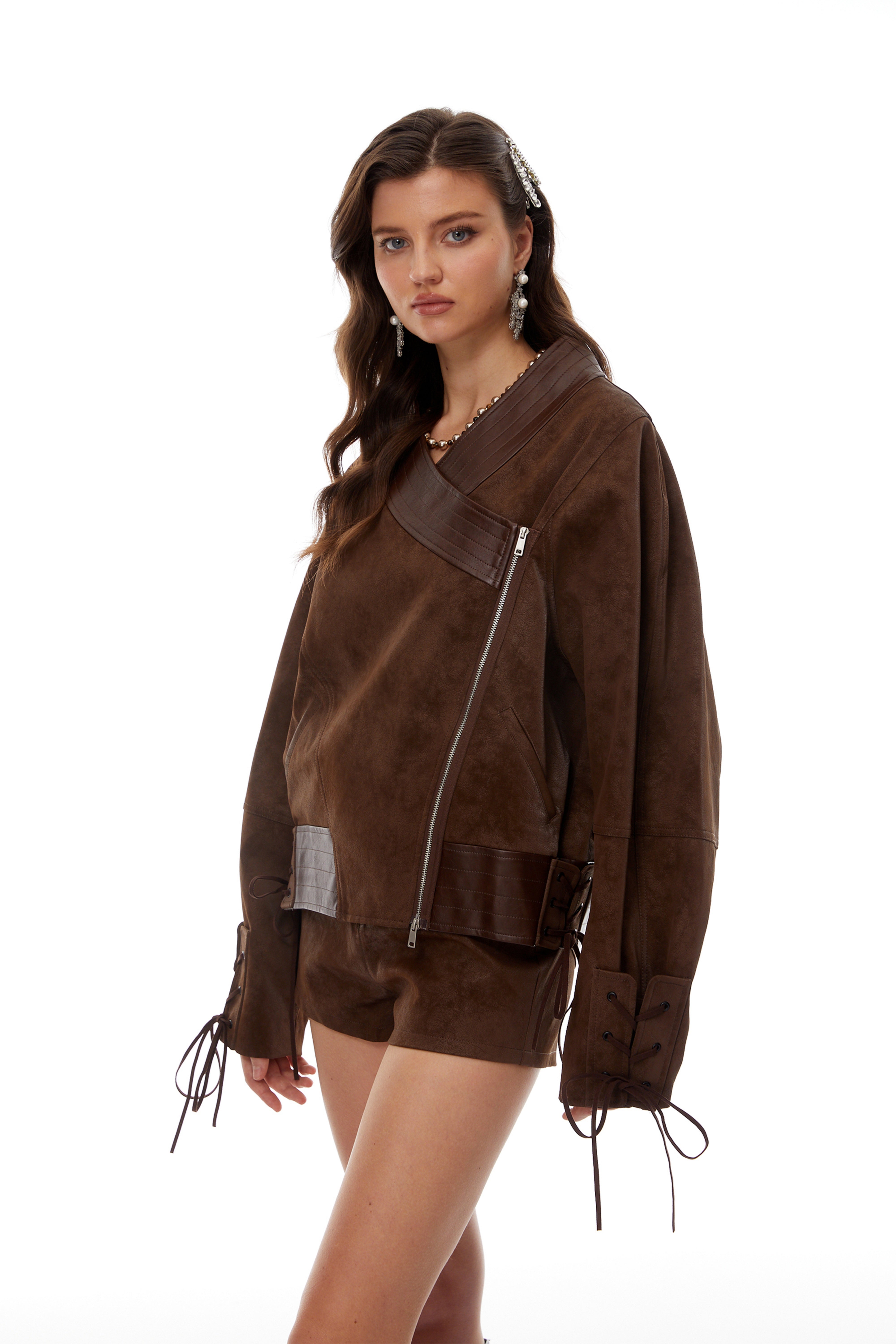 Mélanie Brown Wildlederjacke & Shorts Set