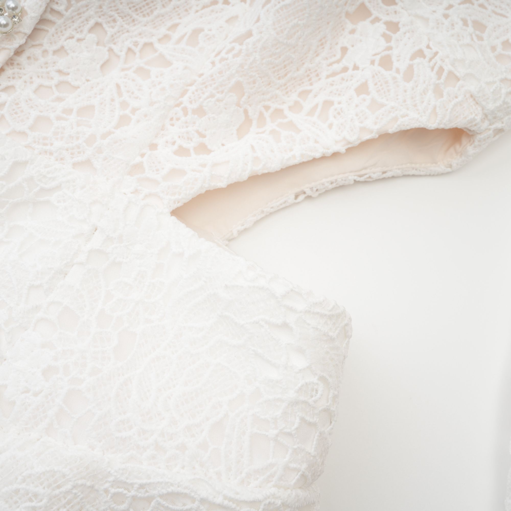 Cyrielle Mini-Kleid mit Spitzenverzierung und Stufenrock