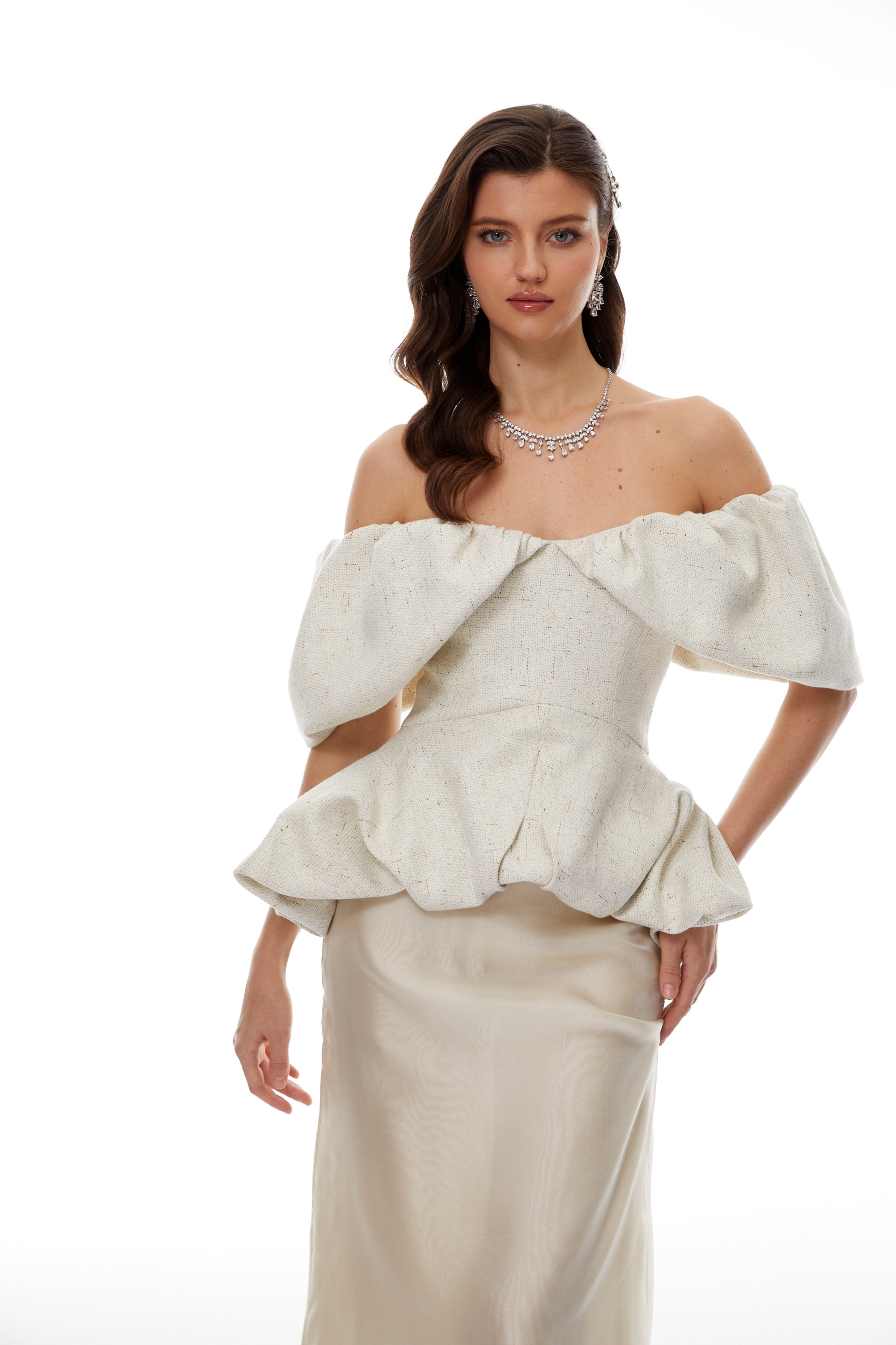 Sabine Weißes Bubble-Top mit Rüschen & Rock im Set