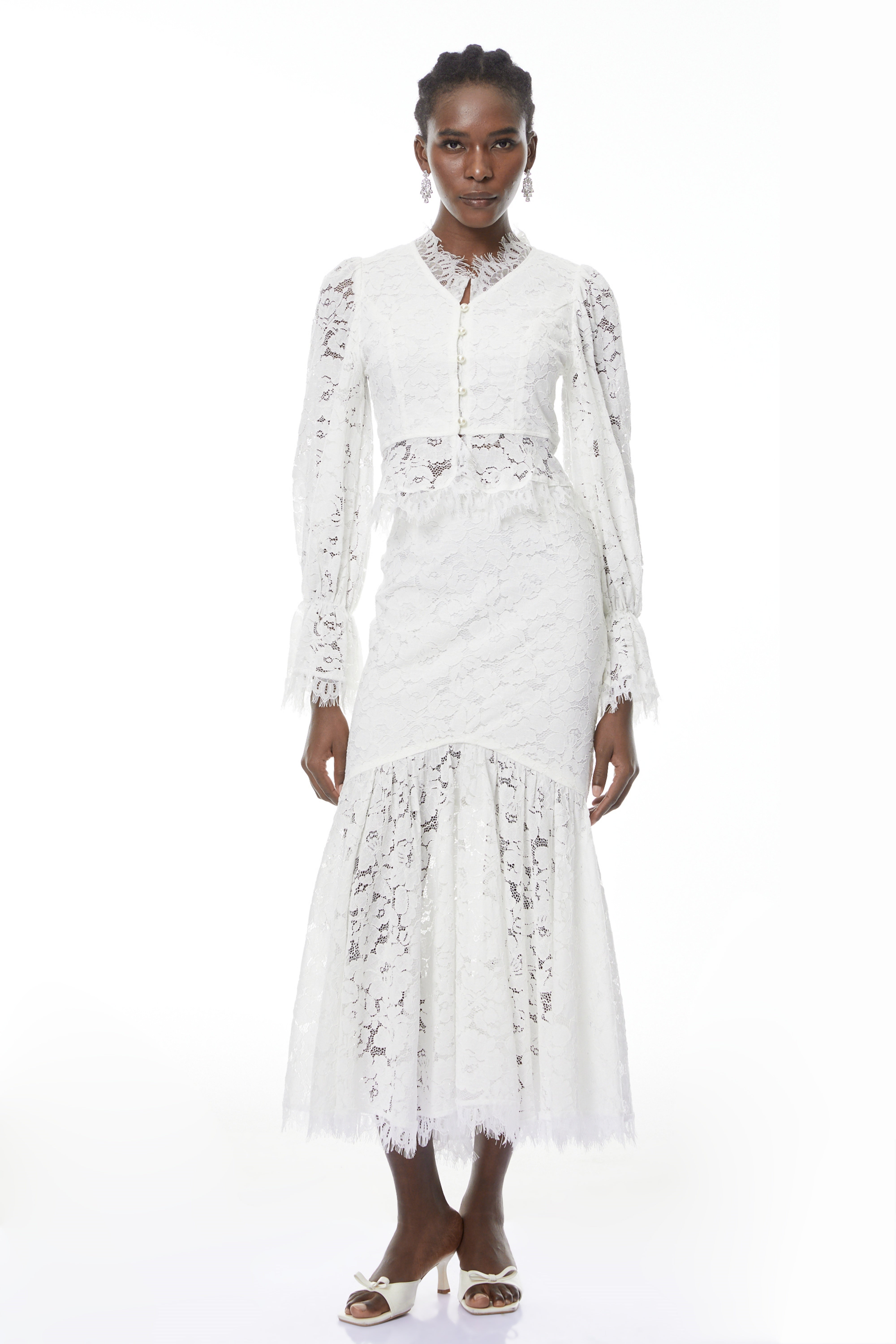 Vilma Weißes Set aus Bluse und Rock mit floraler Spitze