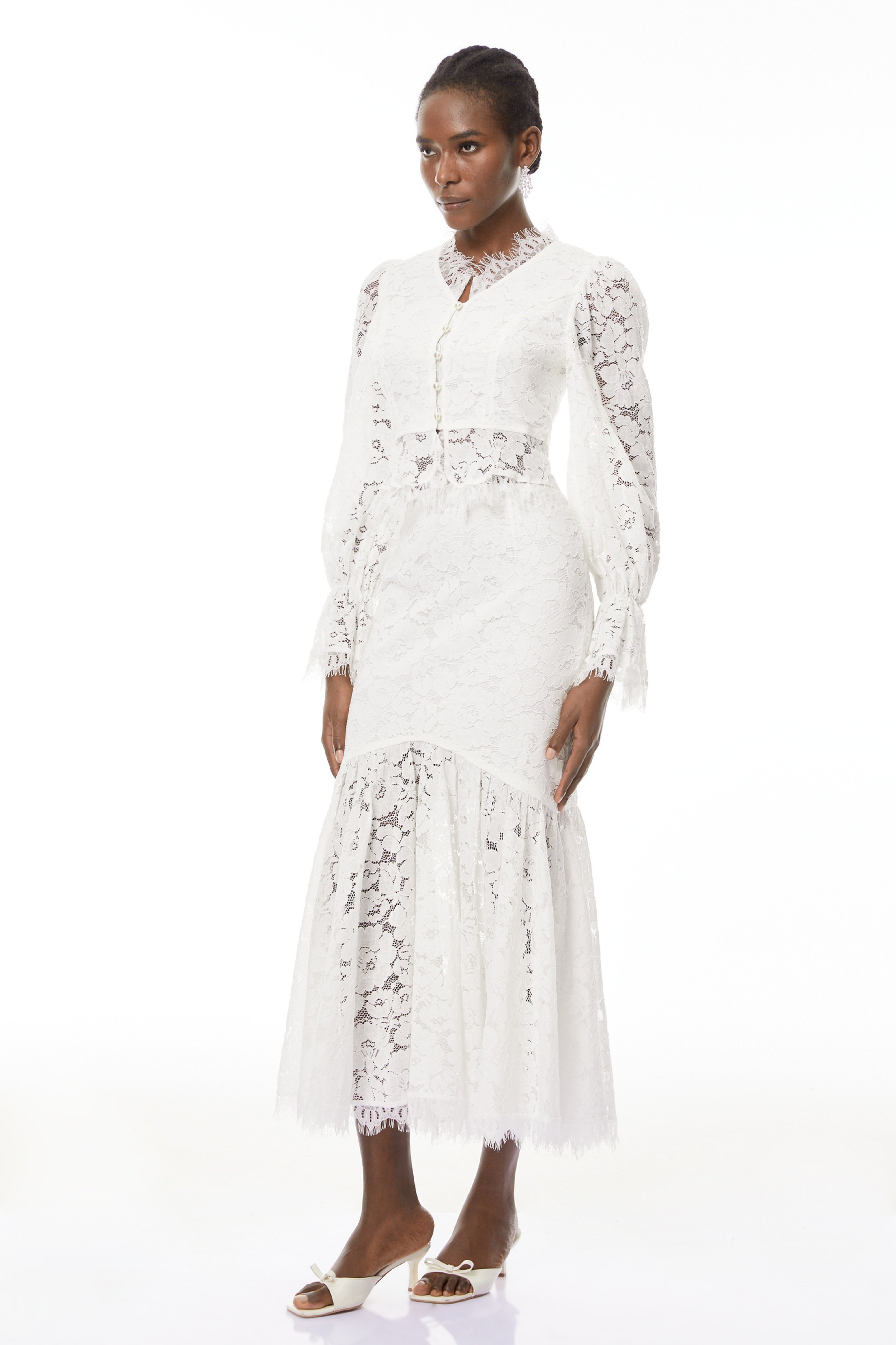 Vilma Weißes Set aus Bluse und Rock mit floraler Spitze