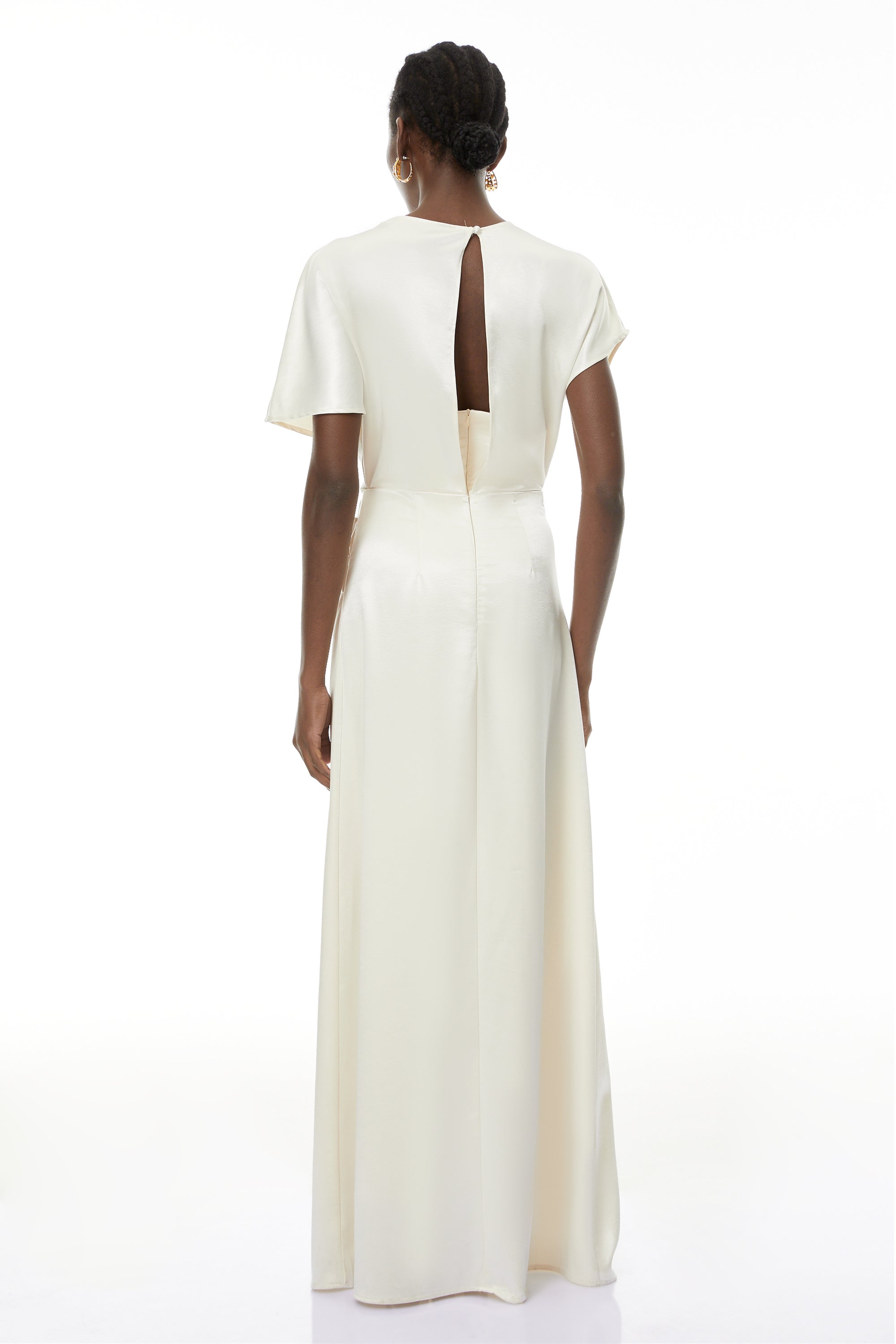 Zuzanna White Asymmetrisches glänzendes Maxikleid