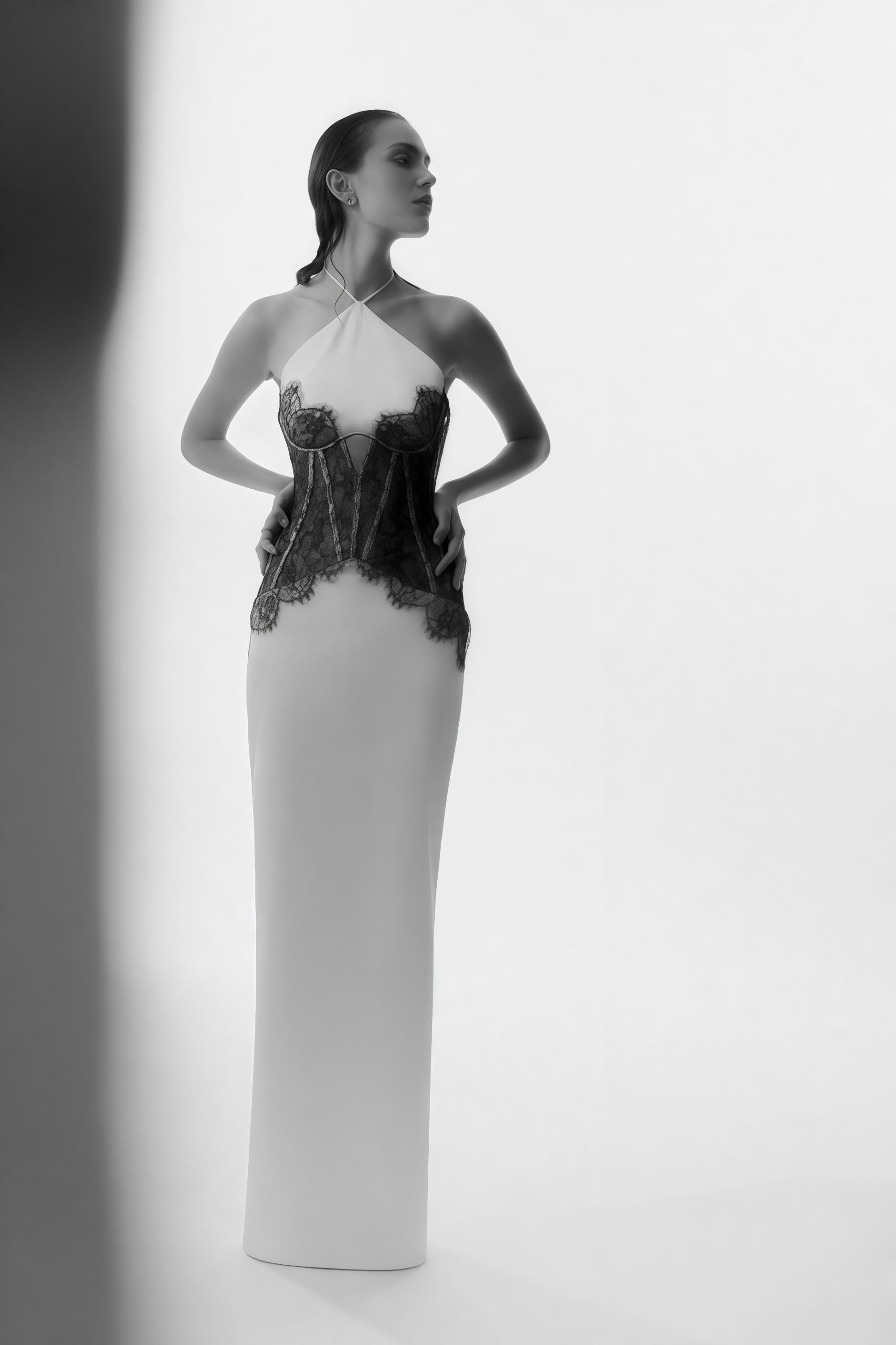 Mirabeau Weißes Maxikleid mit Cut-Out-Spitze