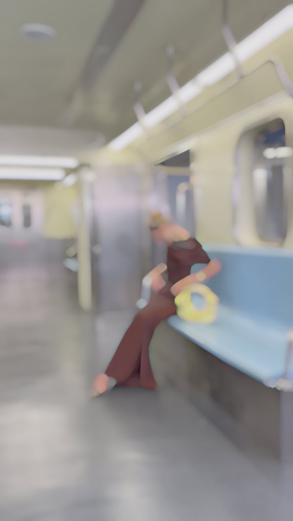 Asymmetrisches Satinkleid